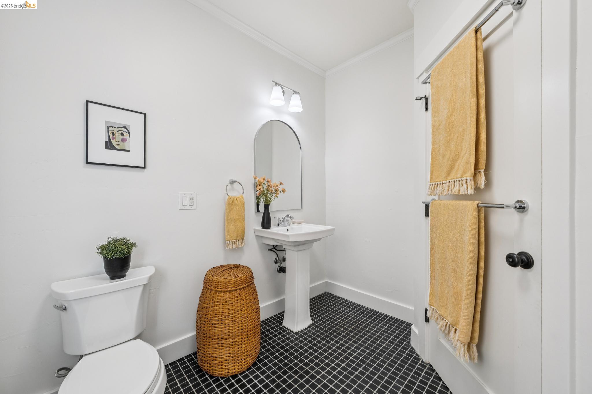 5933 Fremont St