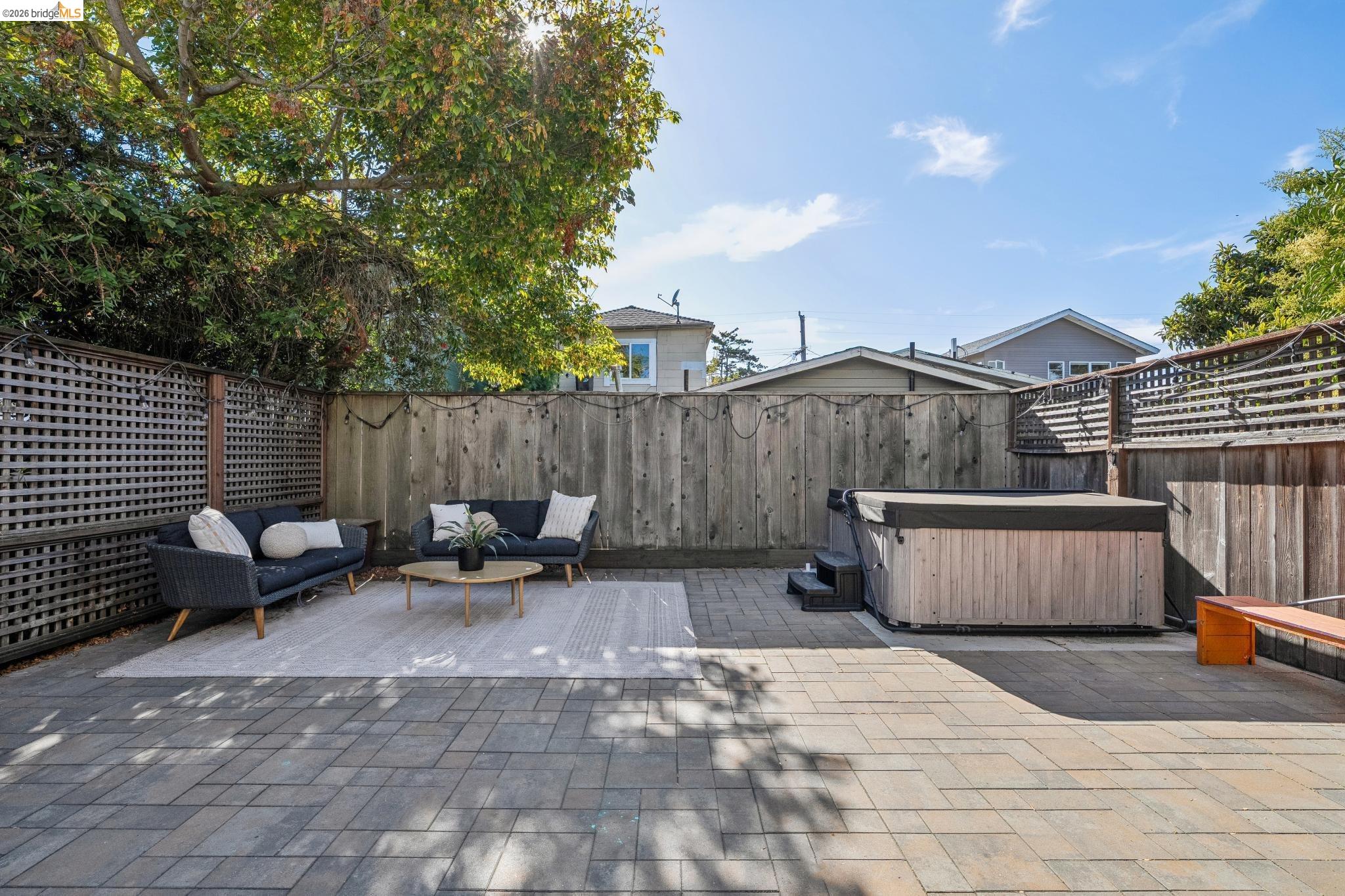 5933 Fremont St