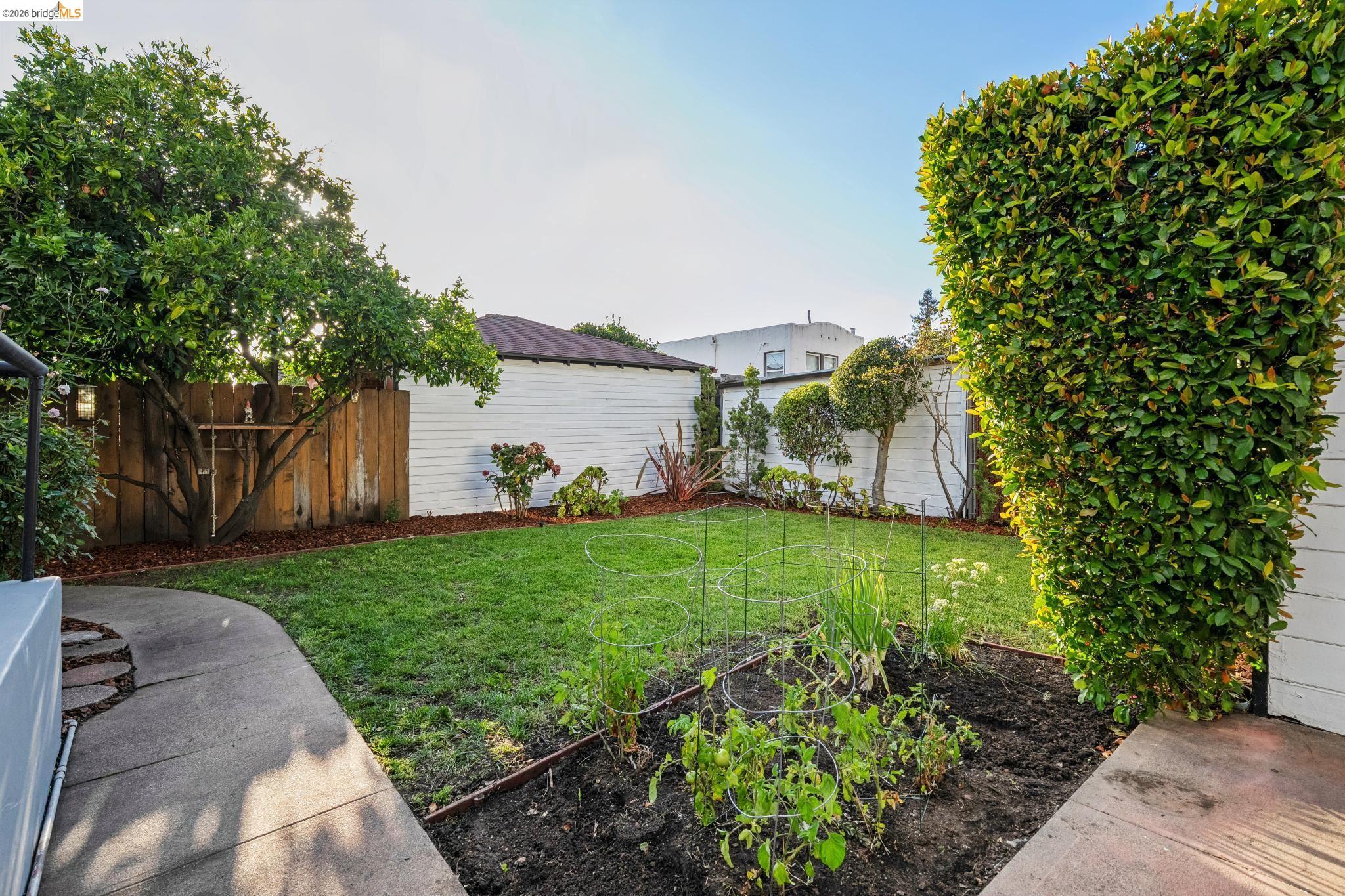 934 Estudillo Ave