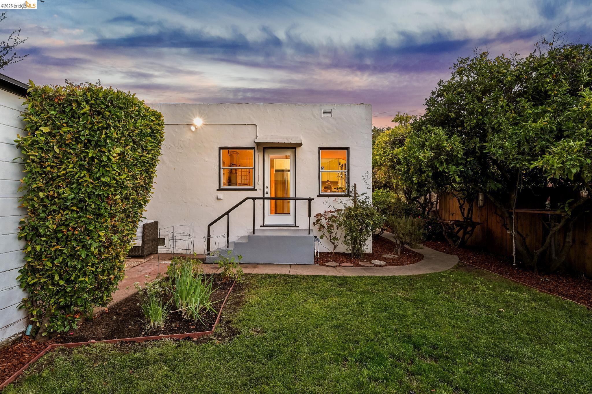 934 Estudillo Ave