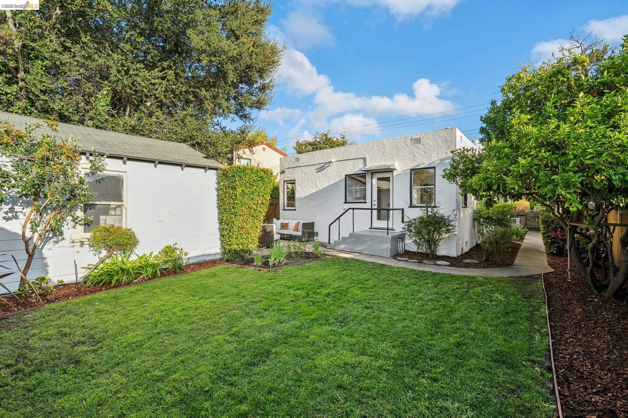 934 Estudillo Ave
