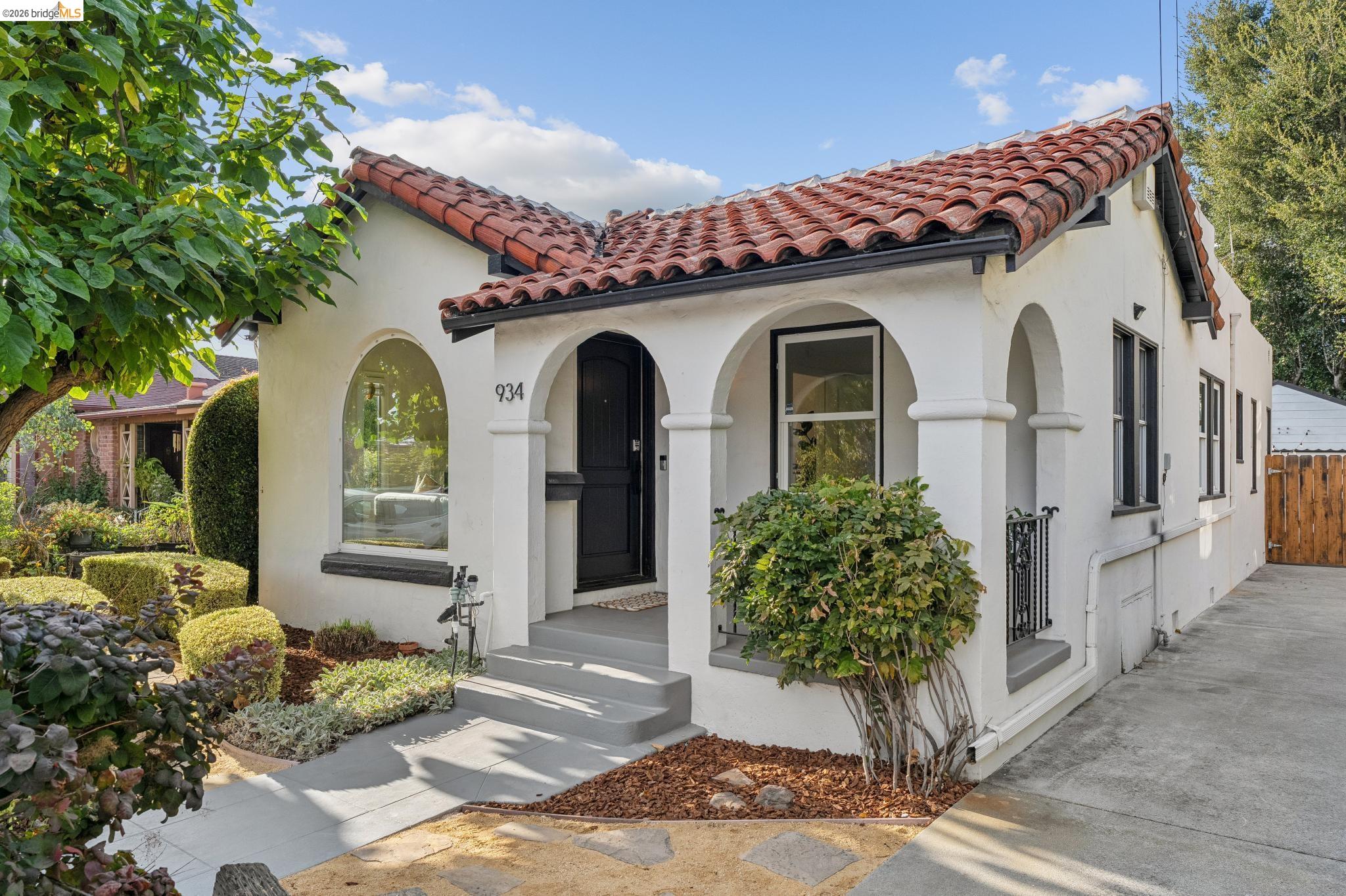934 Estudillo Ave
