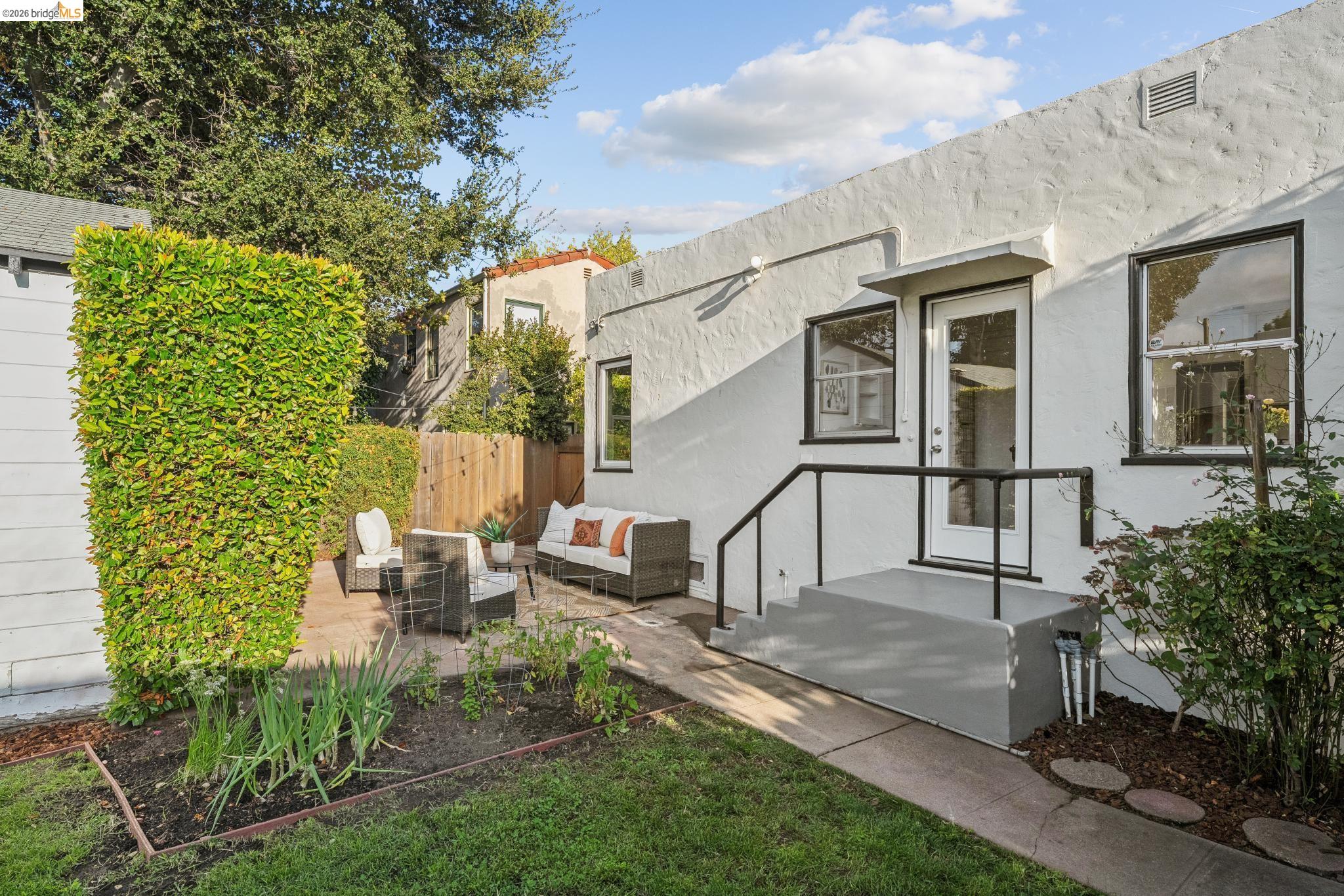 934 Estudillo Ave