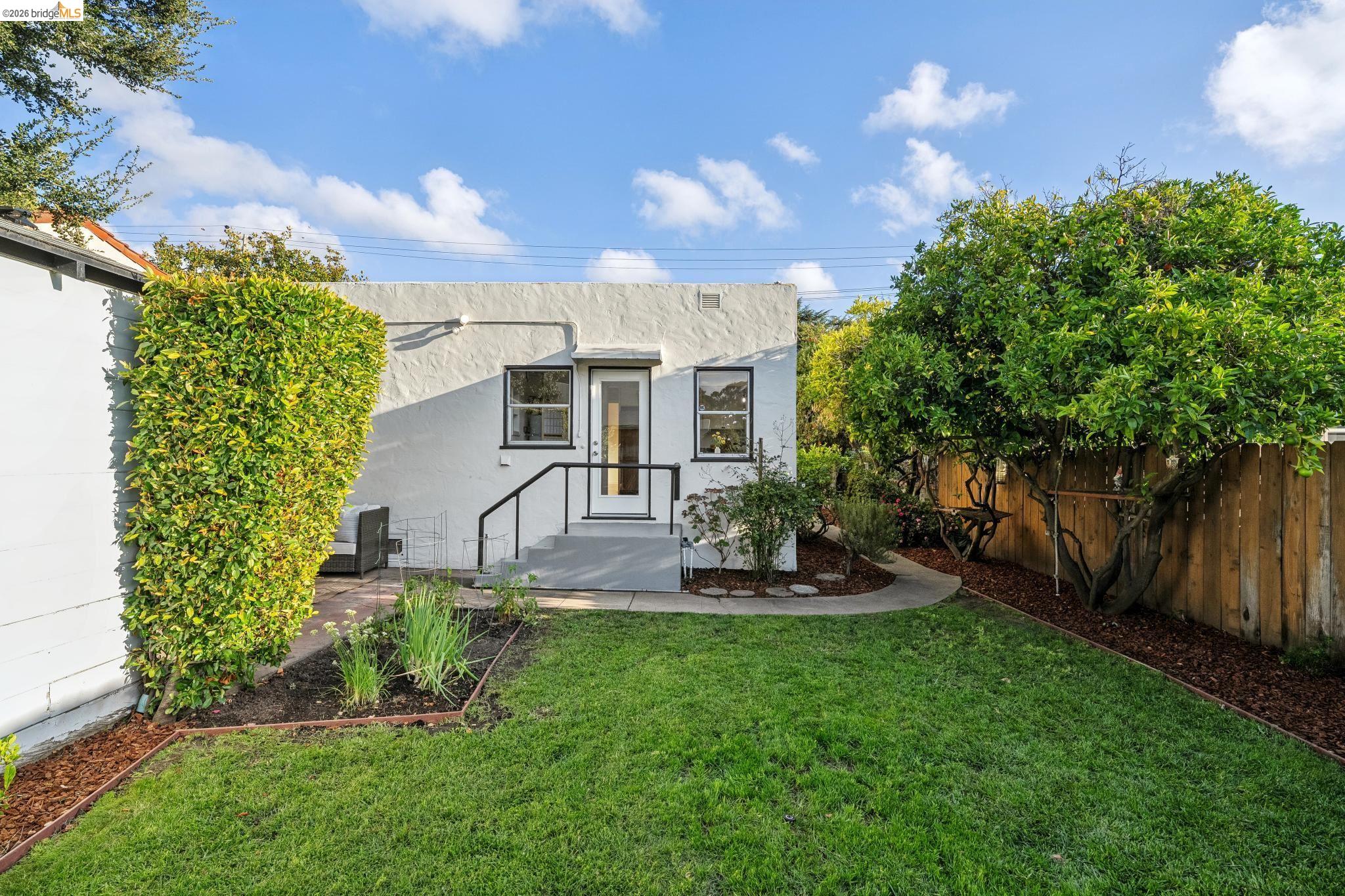 934 Estudillo Ave