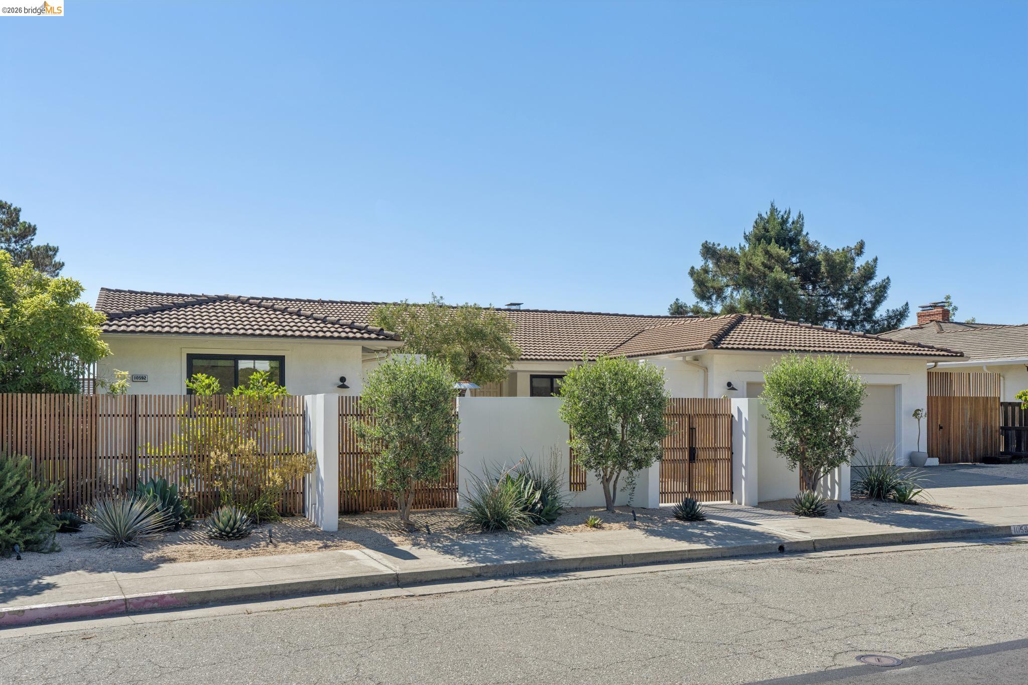 10592 Englewood Dr