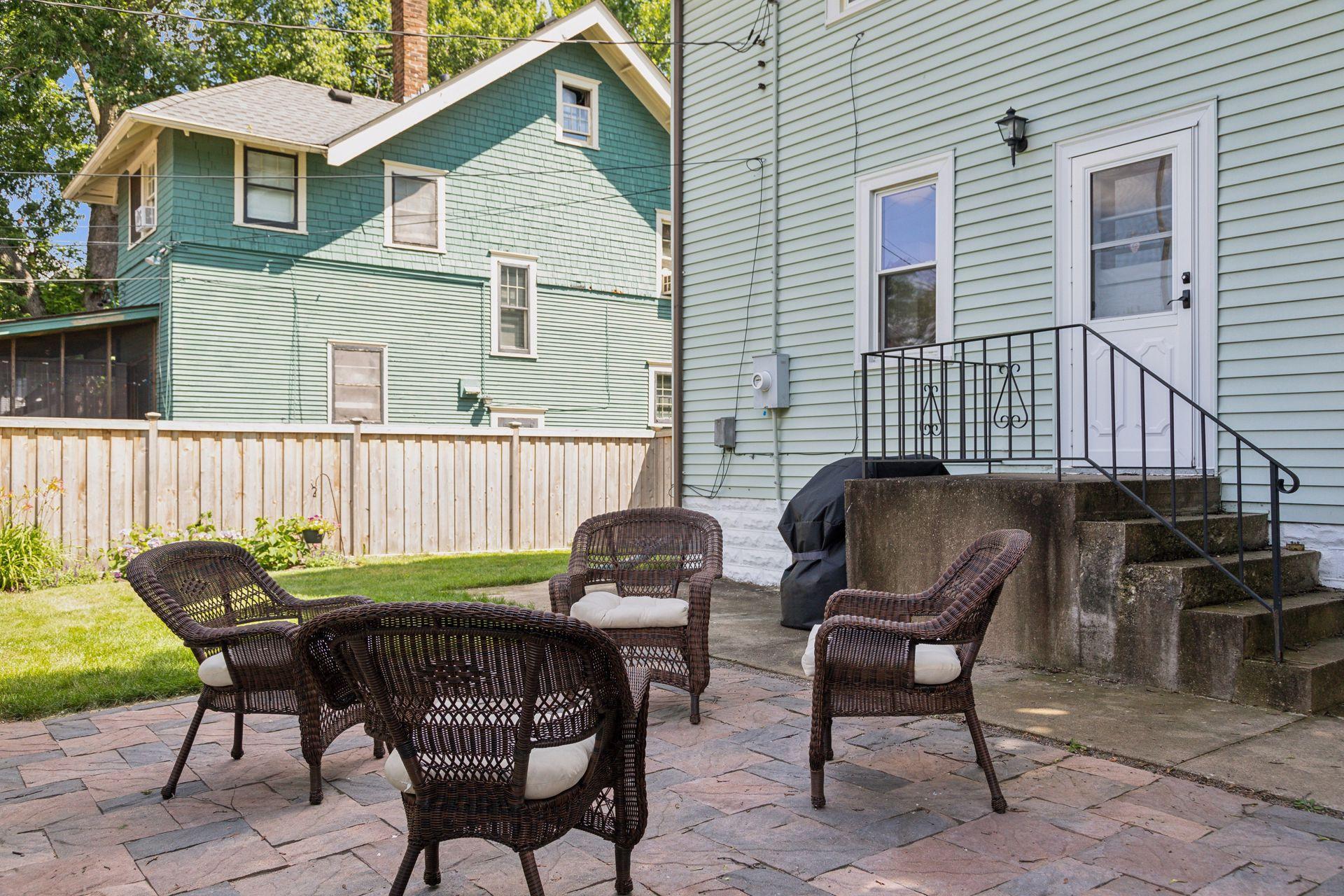 949 Saint Clair Avenue