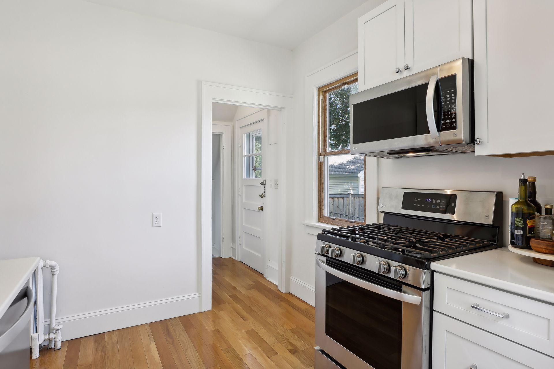 949 Saint Clair Avenue