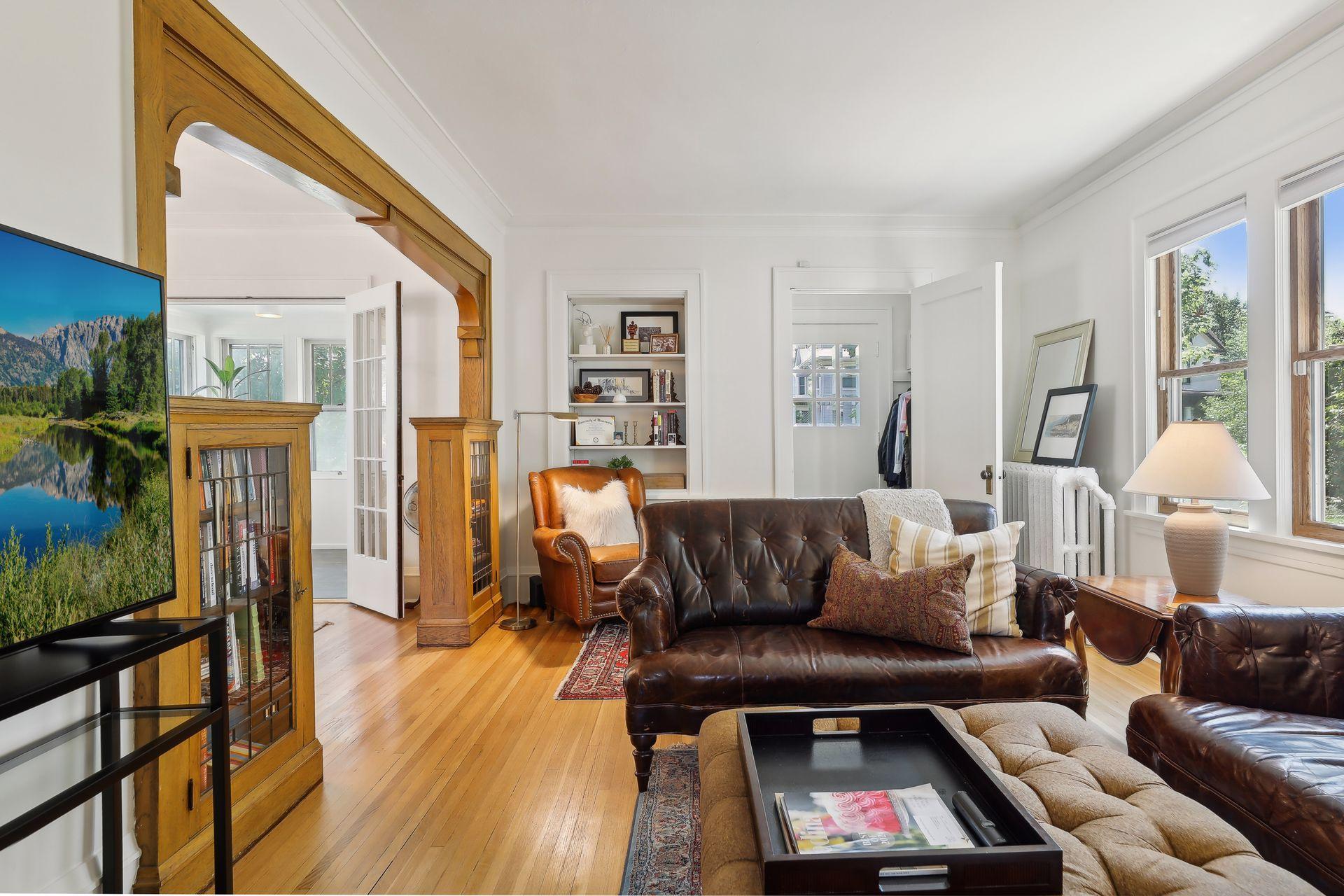 949 Saint Clair Avenue