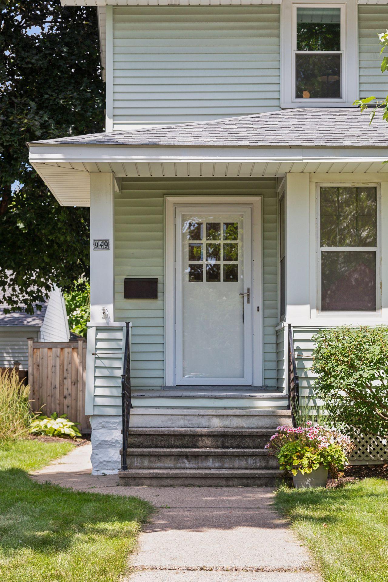 949 Saint Clair Avenue