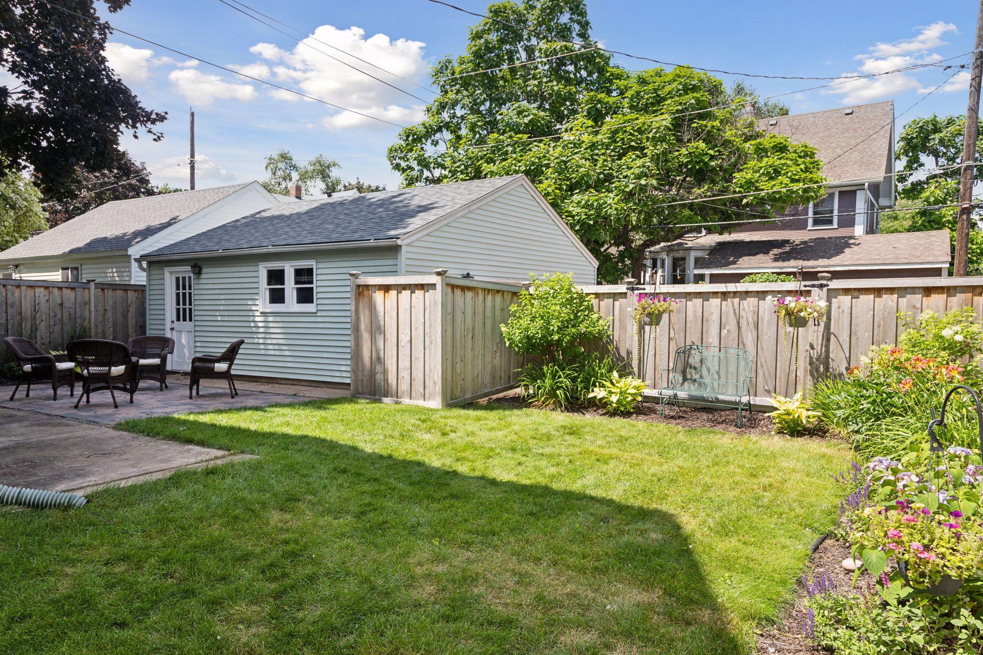 949 Saint Clair Avenue