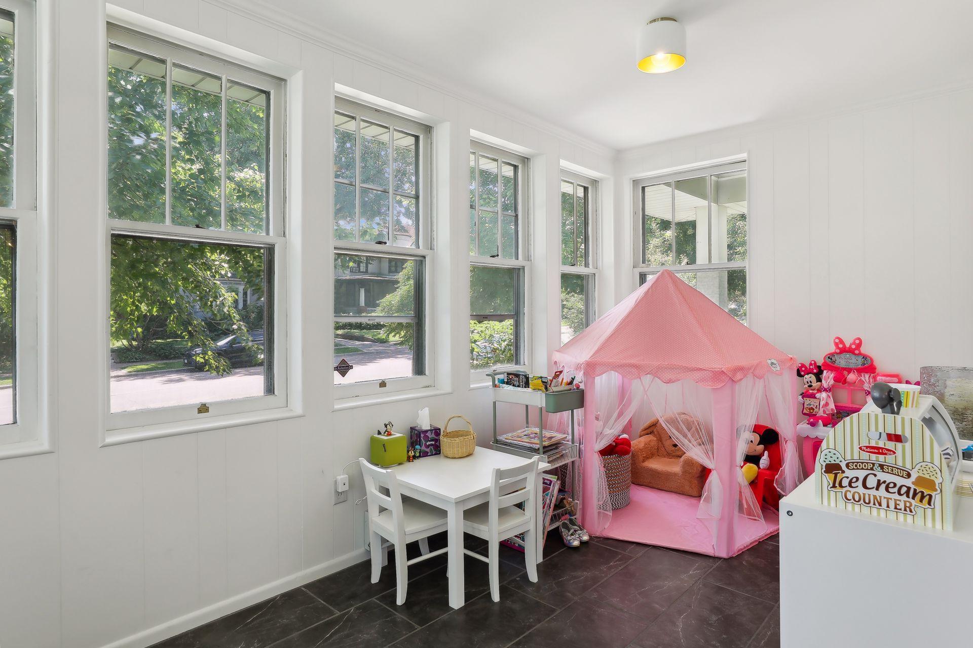 949 Saint Clair Avenue