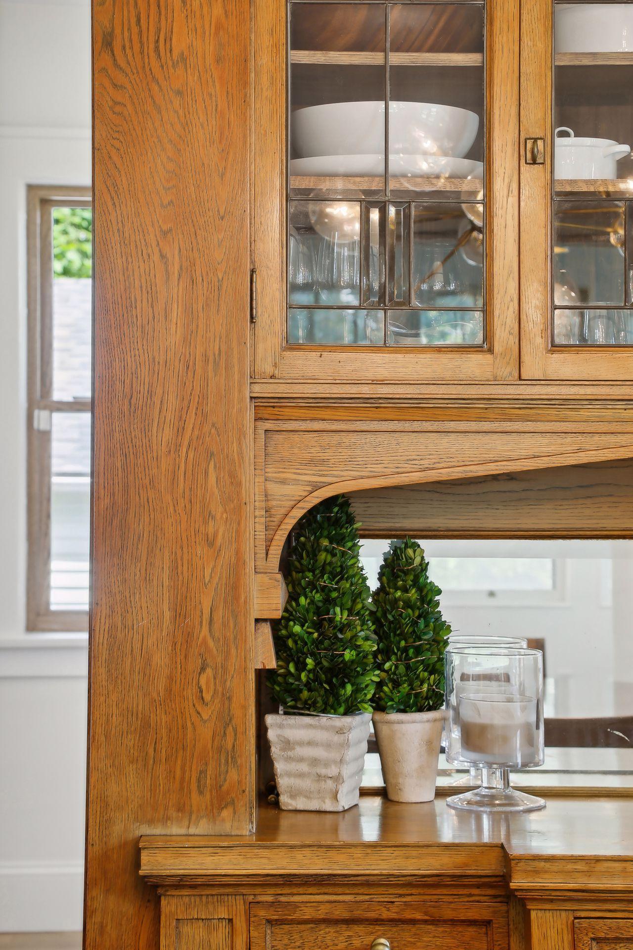 949 Saint Clair Avenue