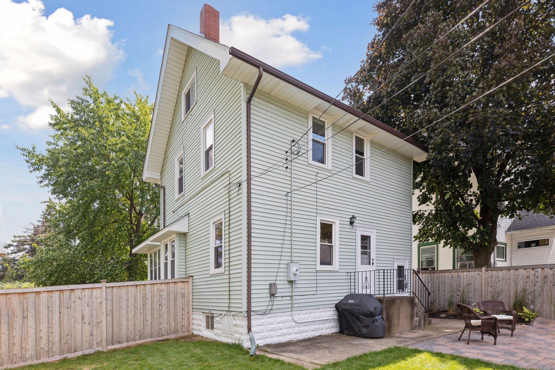 949 Saint Clair Avenue