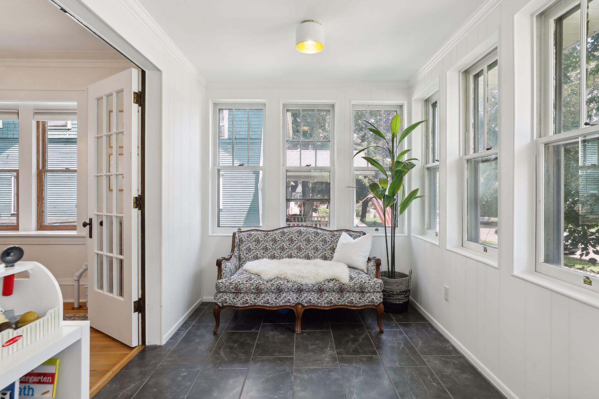 949 Saint Clair Avenue