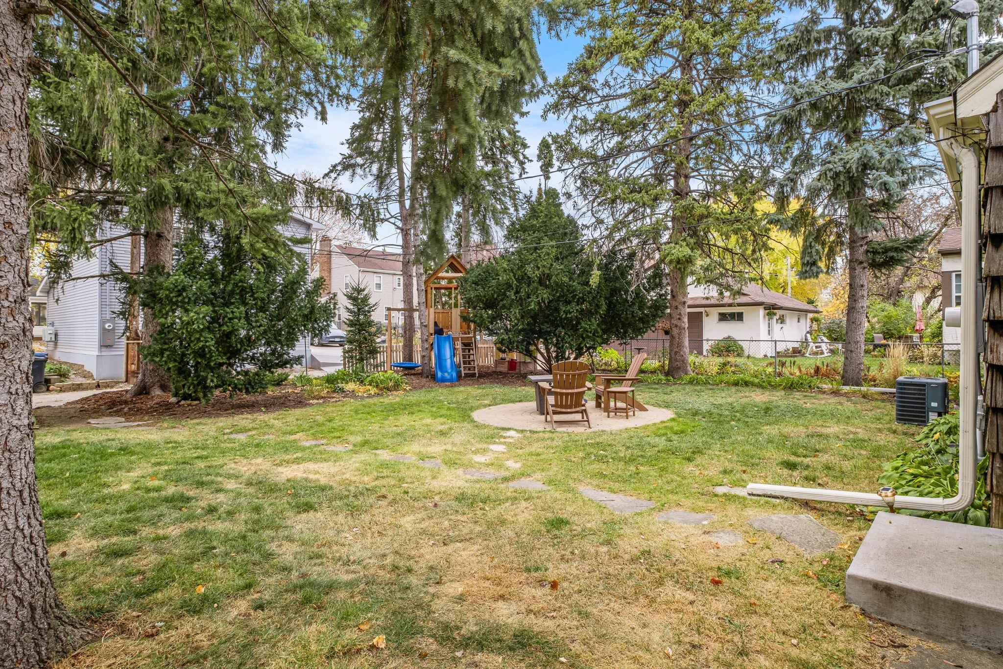 2214 Roosevelt Street NE