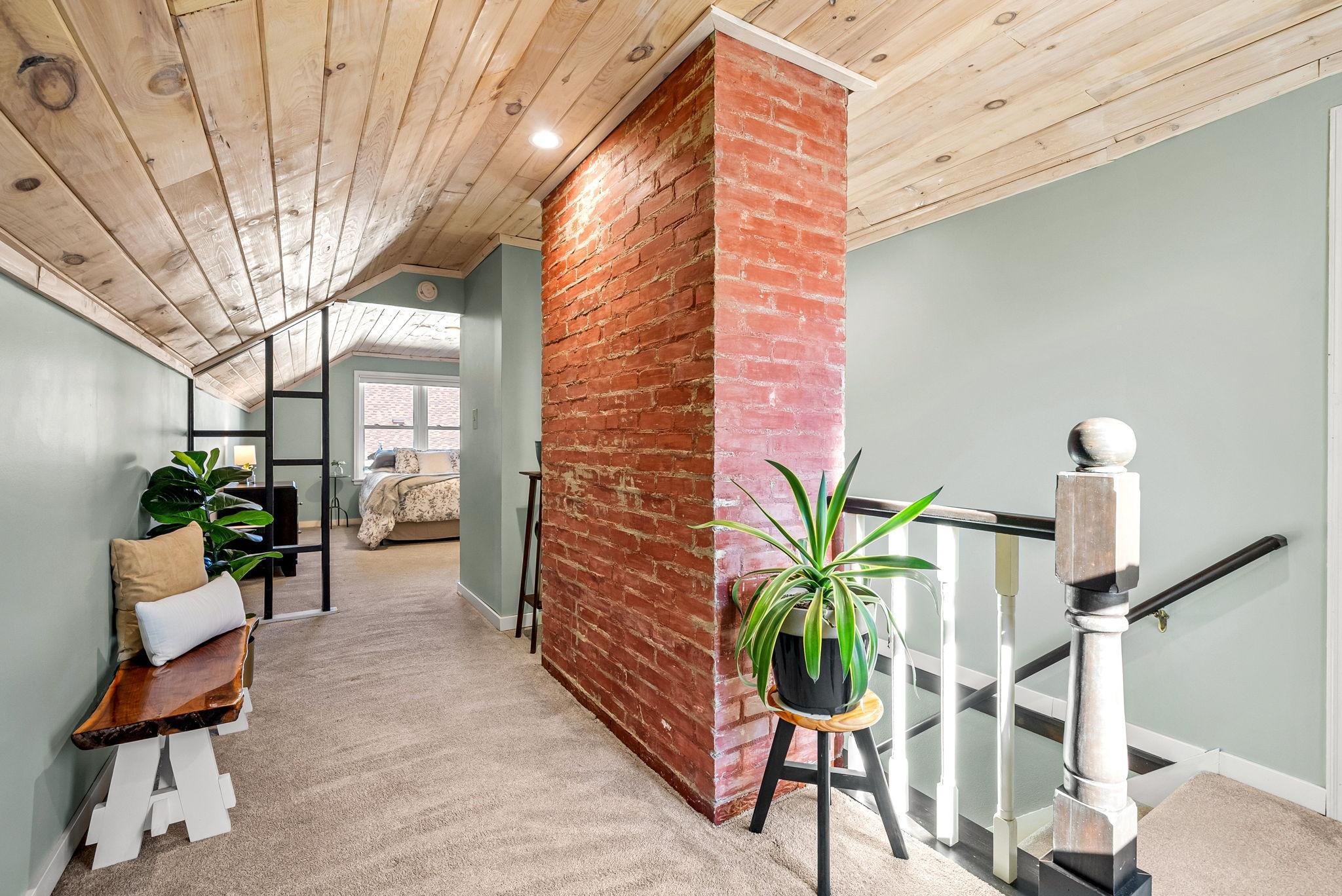 2214 Roosevelt Street NE