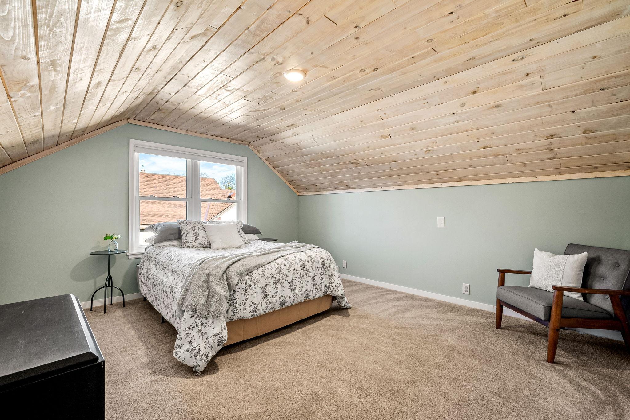 2214 Roosevelt Street NE