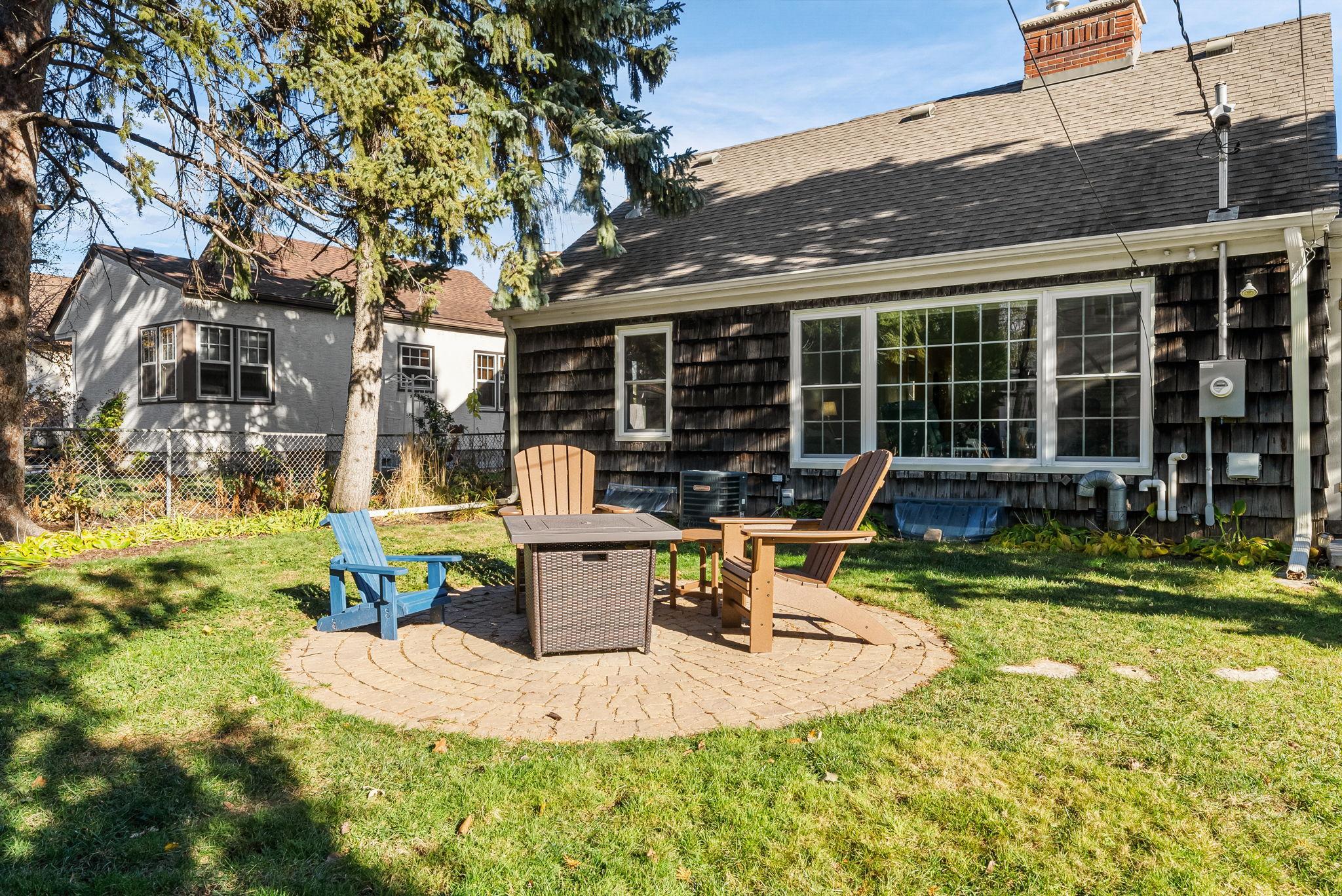 2214 Roosevelt Street NE