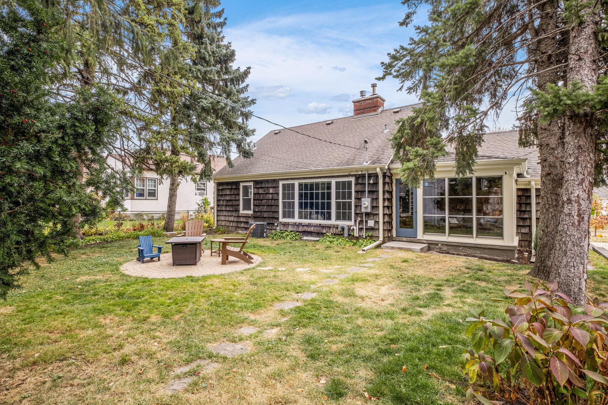 2214 Roosevelt Street NE