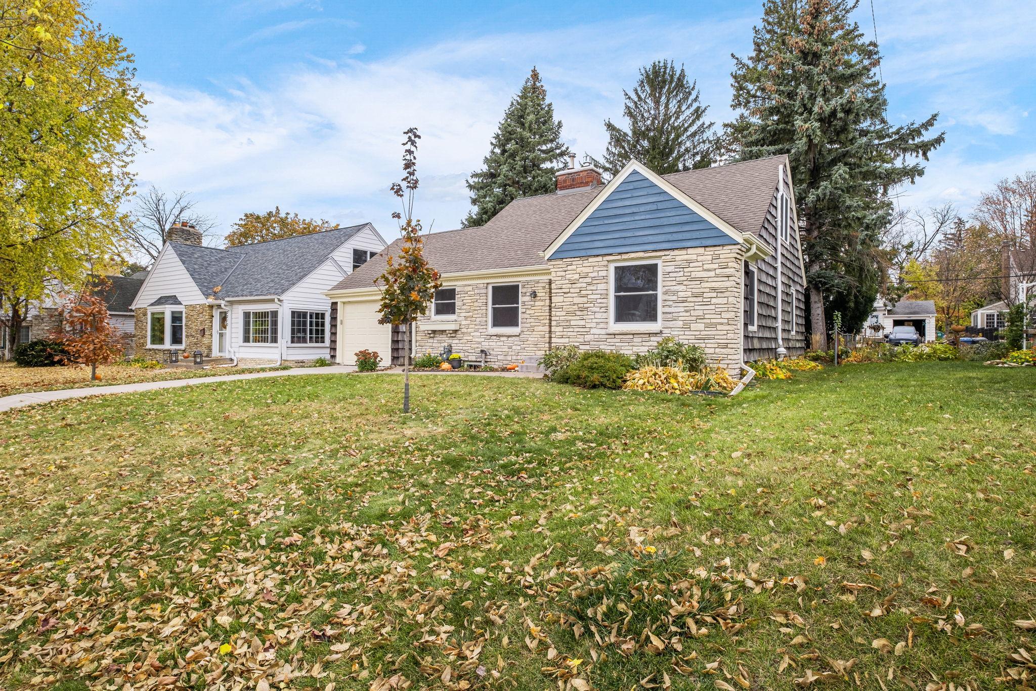 2214 Roosevelt Street NE