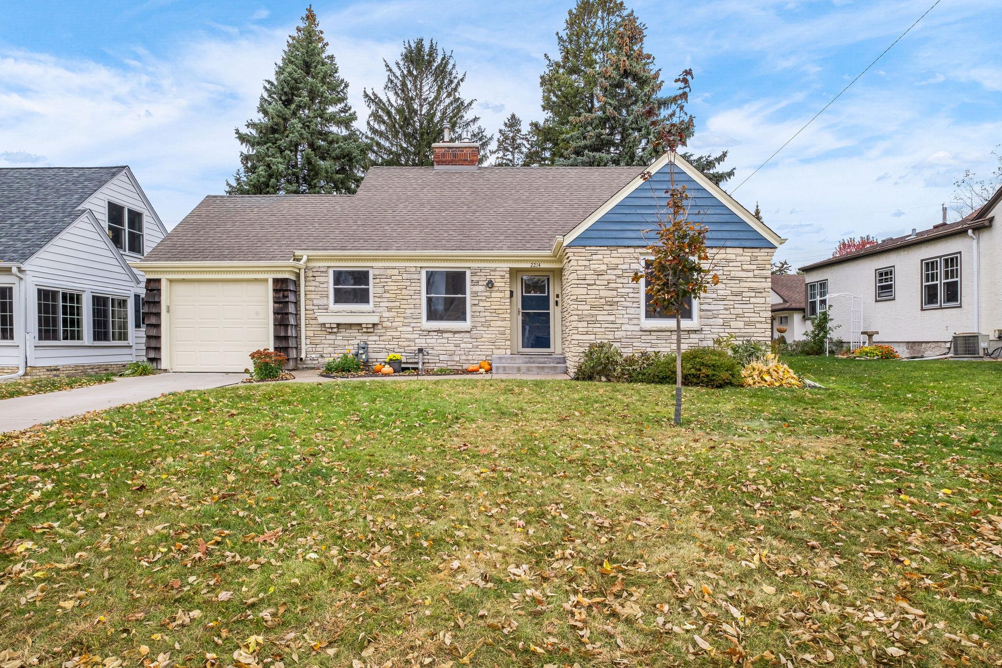 2214 Roosevelt Street NE