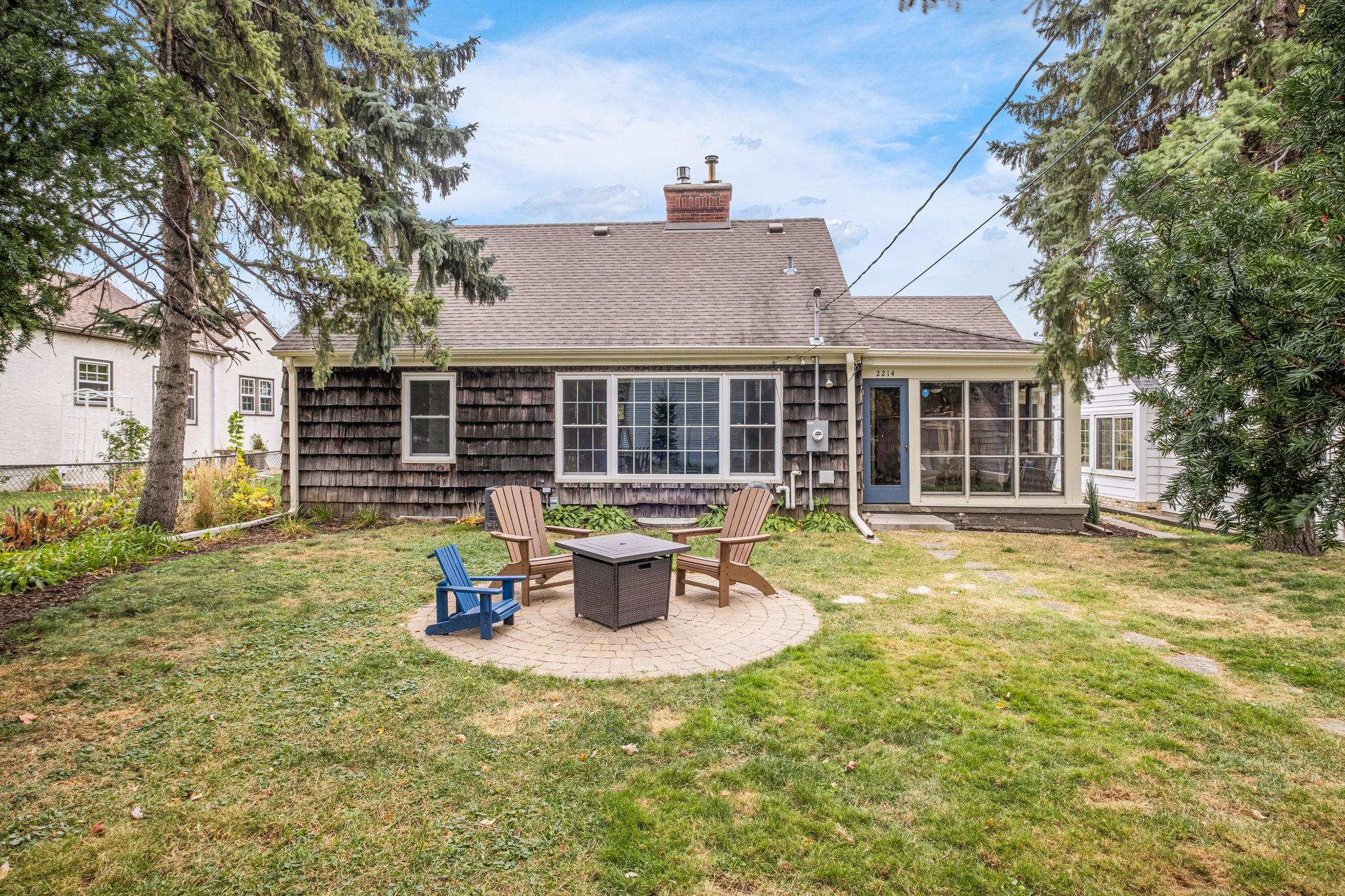 2214 Roosevelt Street NE