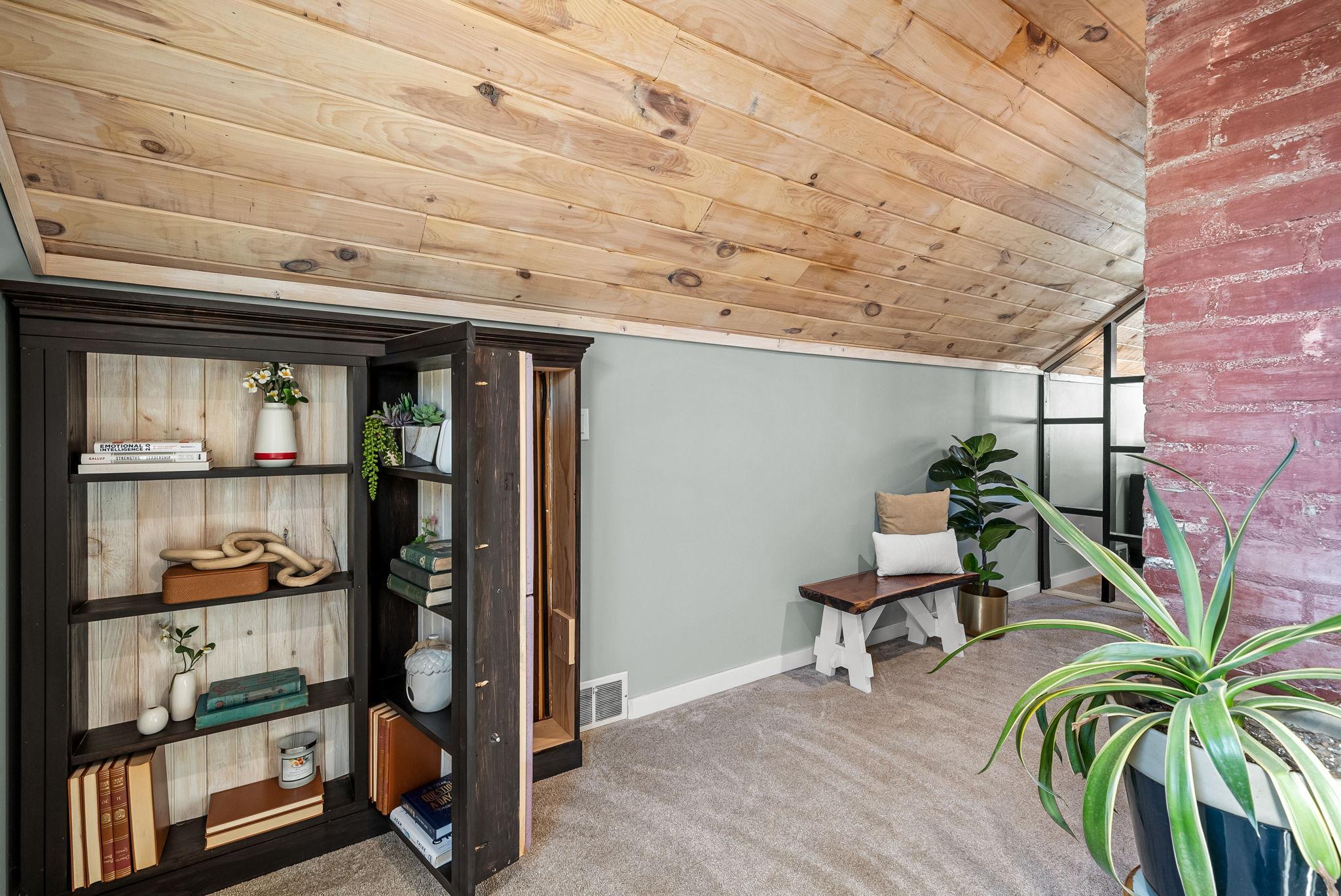 2214 Roosevelt Street NE