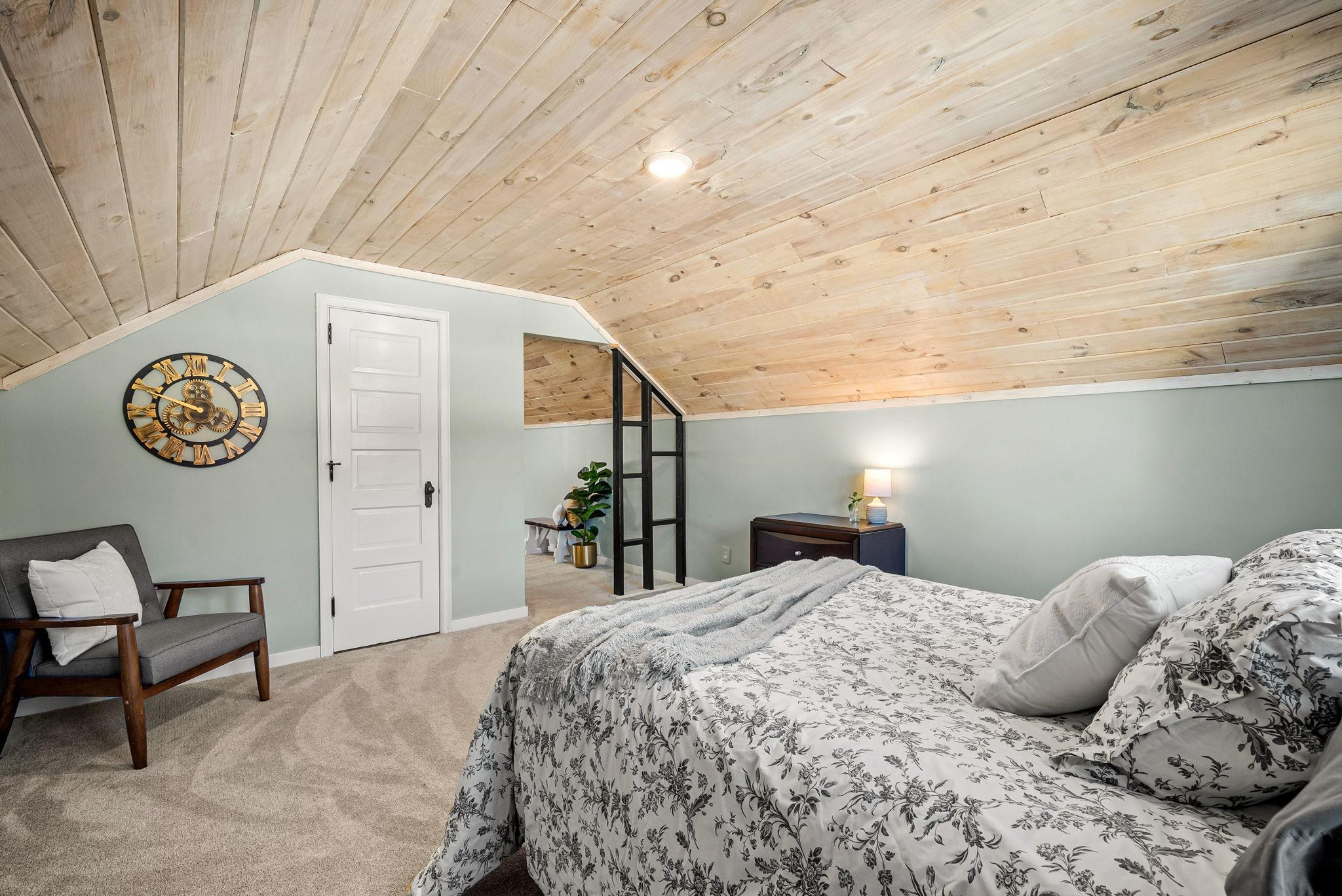 2214 Roosevelt Street NE