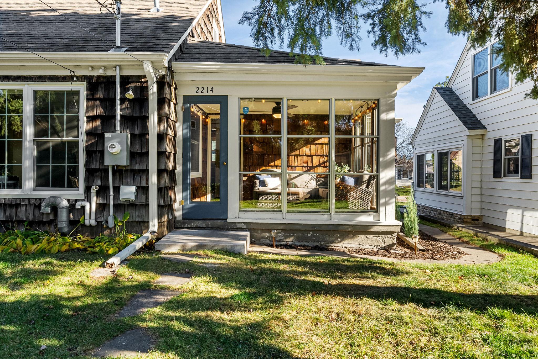 2214 Roosevelt Street NE