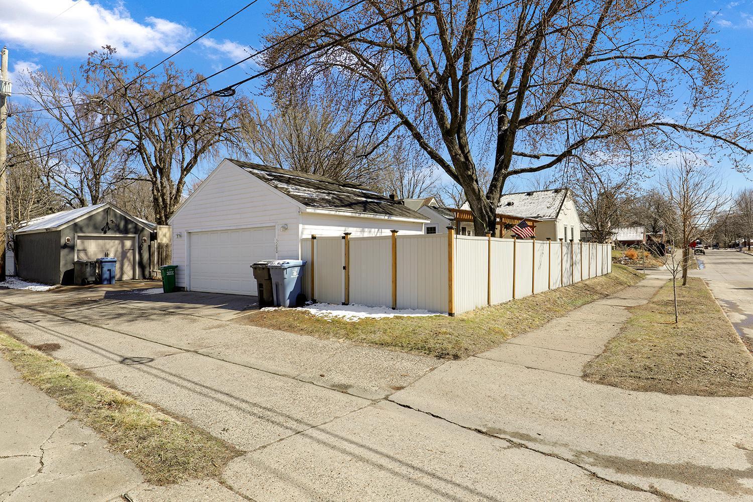 3200 Garfield Street NE