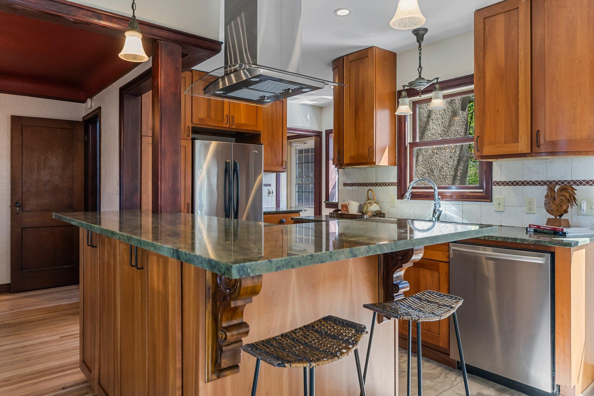 1343 Buchanan Street NE