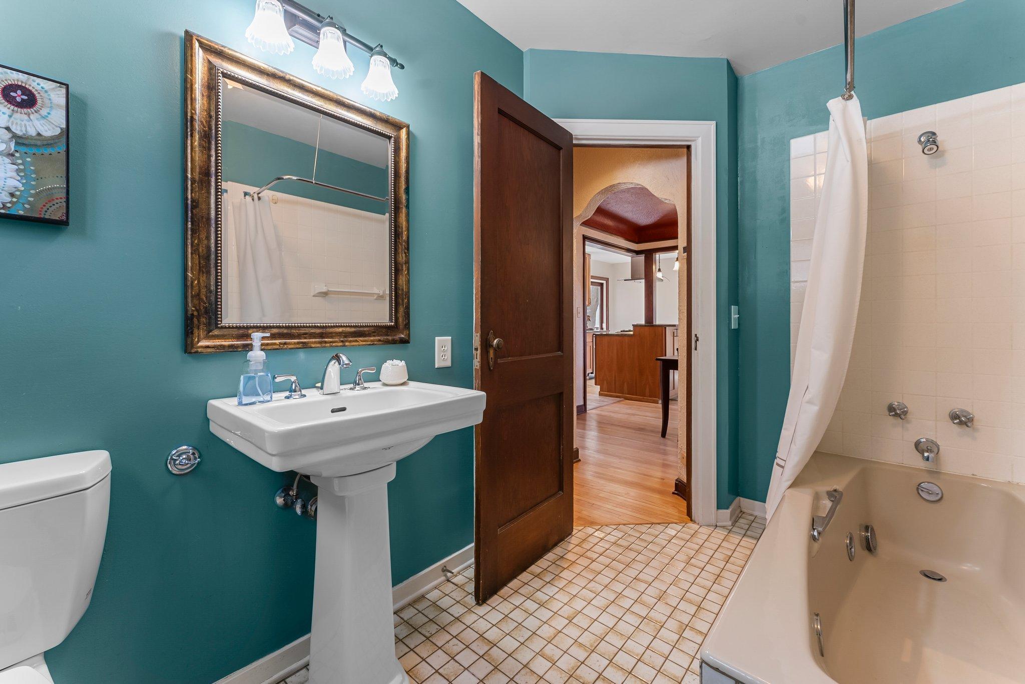 1343 Buchanan Street NE