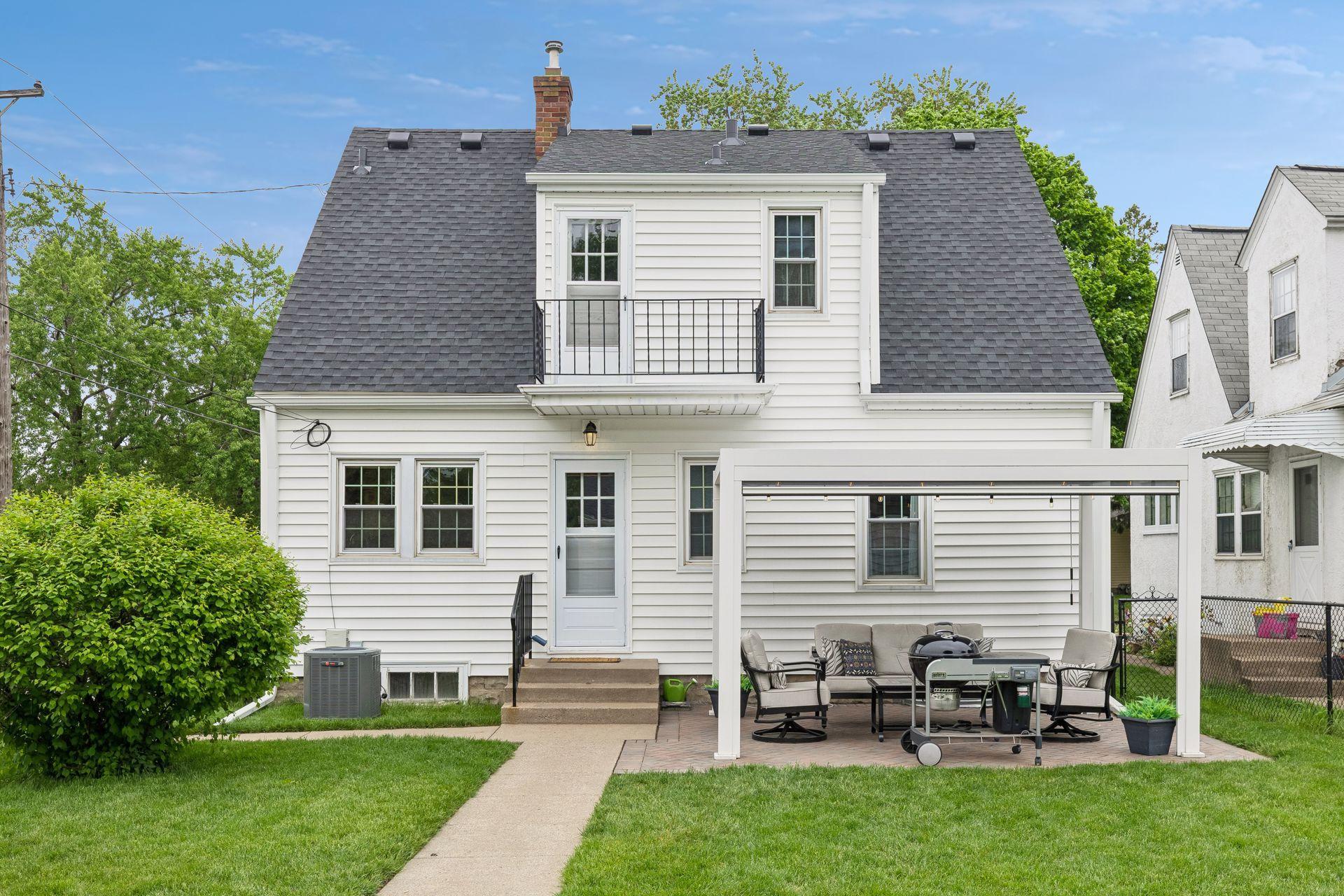 4156 7th Street NE