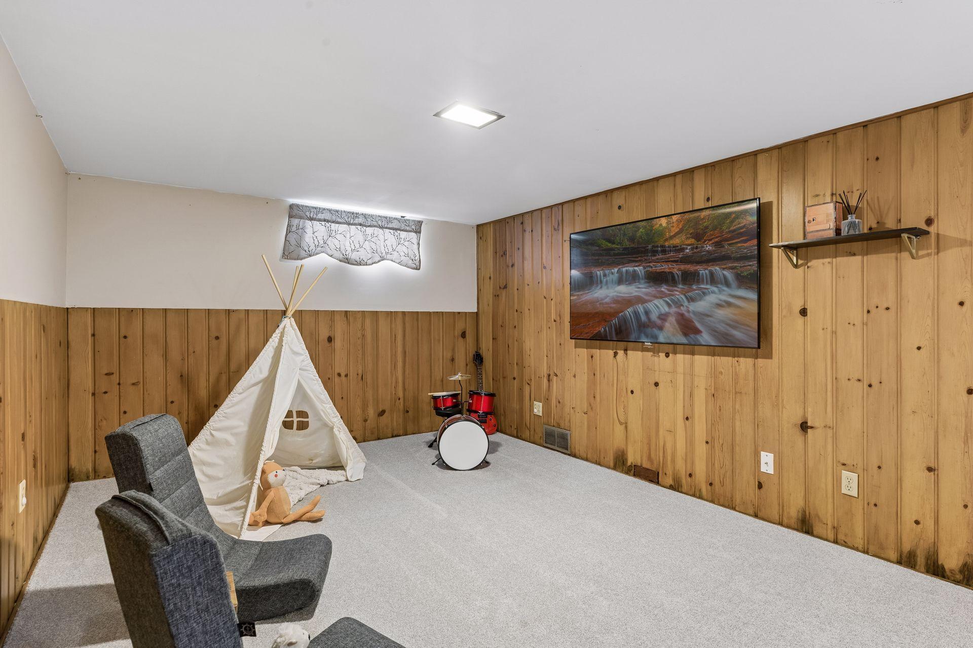 4156 7th Street NE