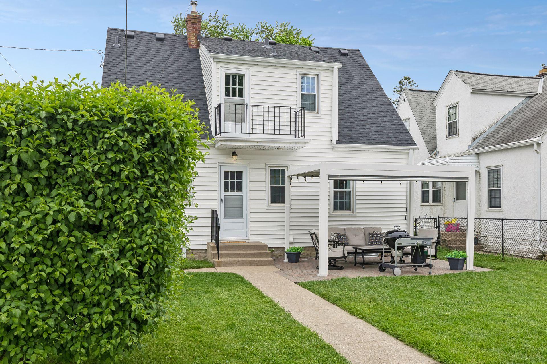 4156 7th Street NE