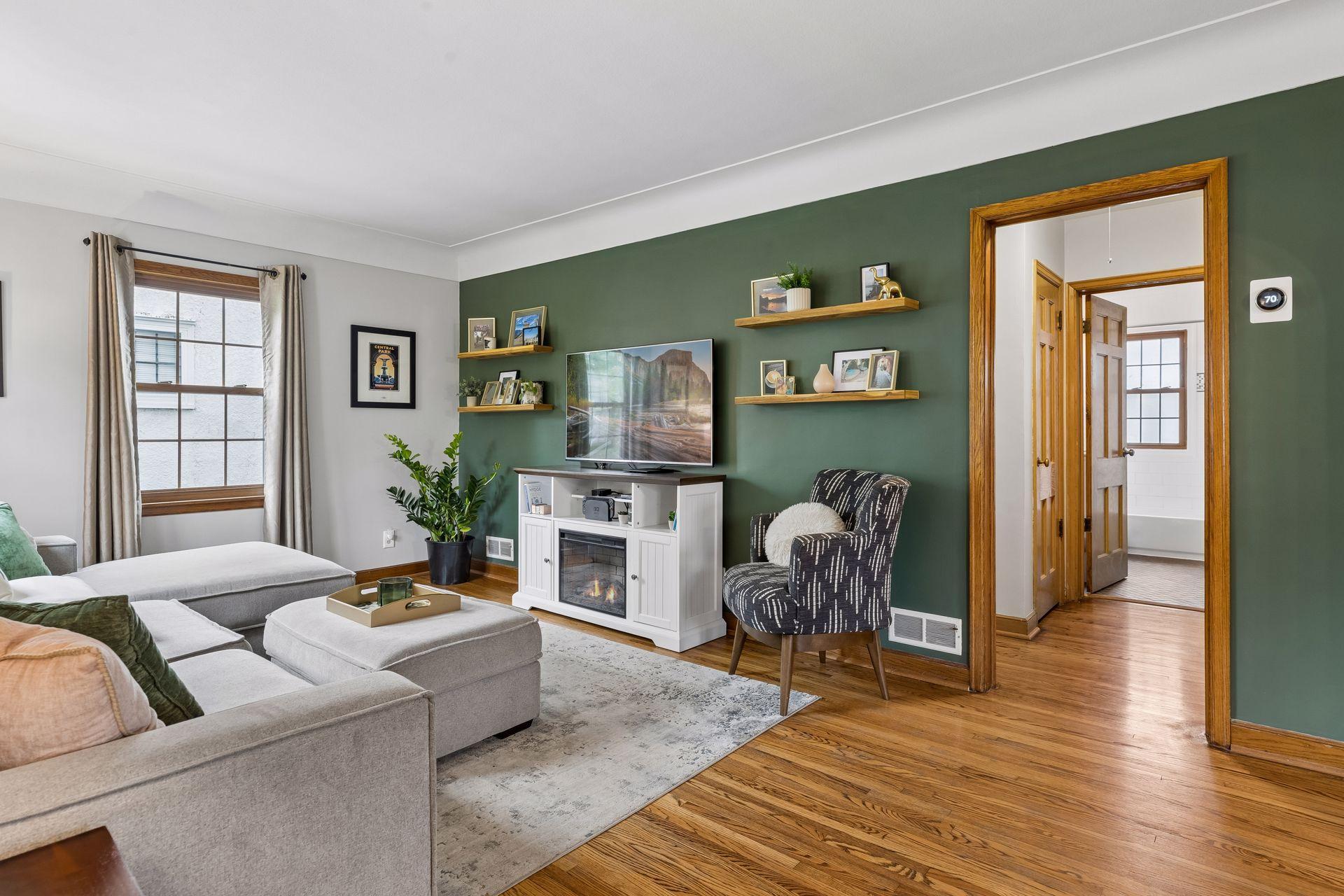 4156 7th Street NE