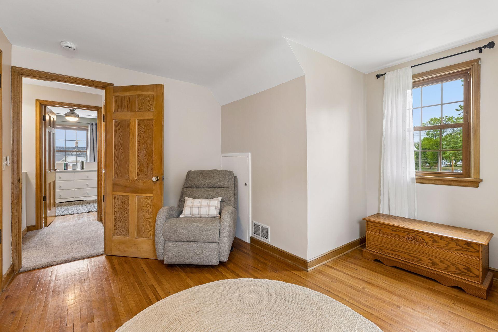 4156 7th Street NE