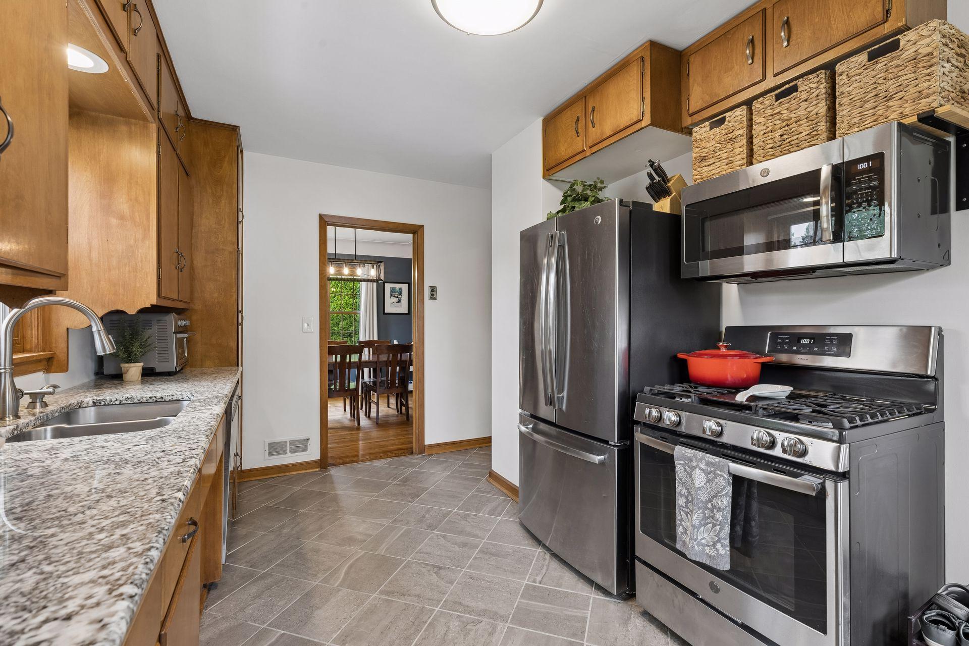 4156 7th Street NE