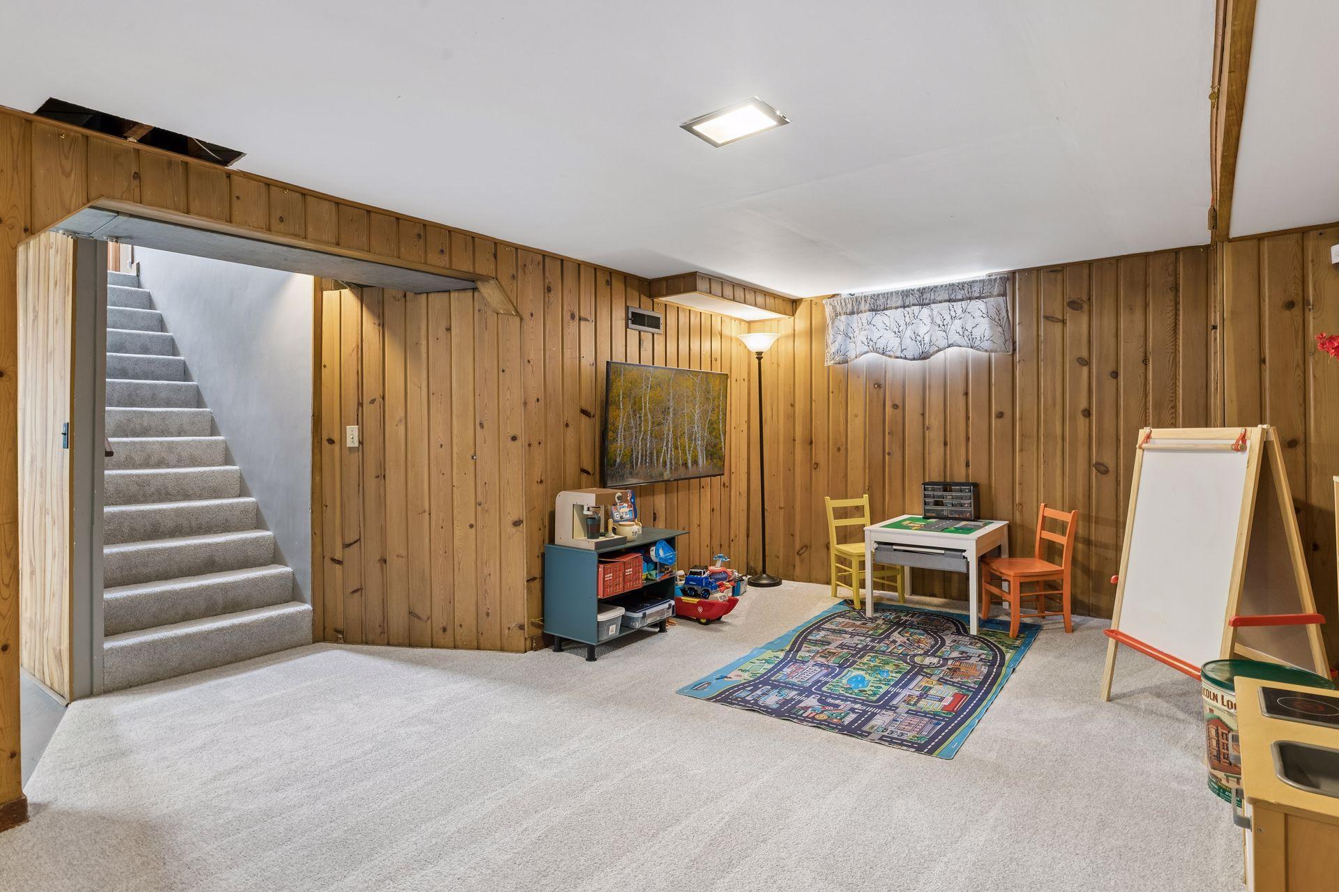 4156 7th Street NE