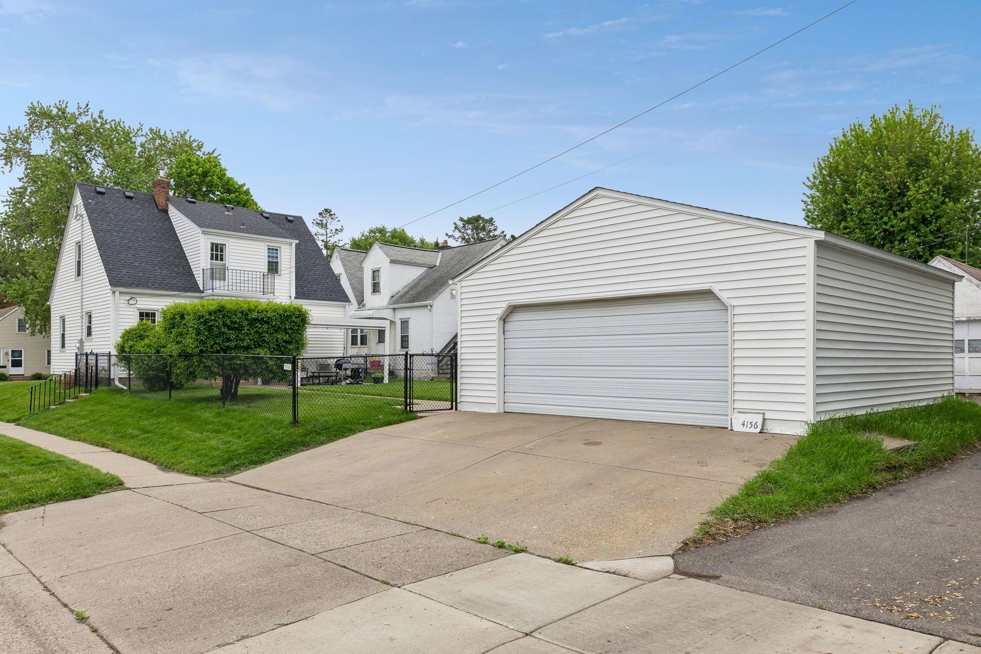 4156 7th Street NE
