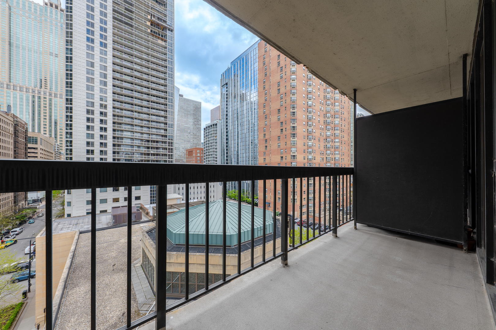 33 W Delaware Place Unit: 9B