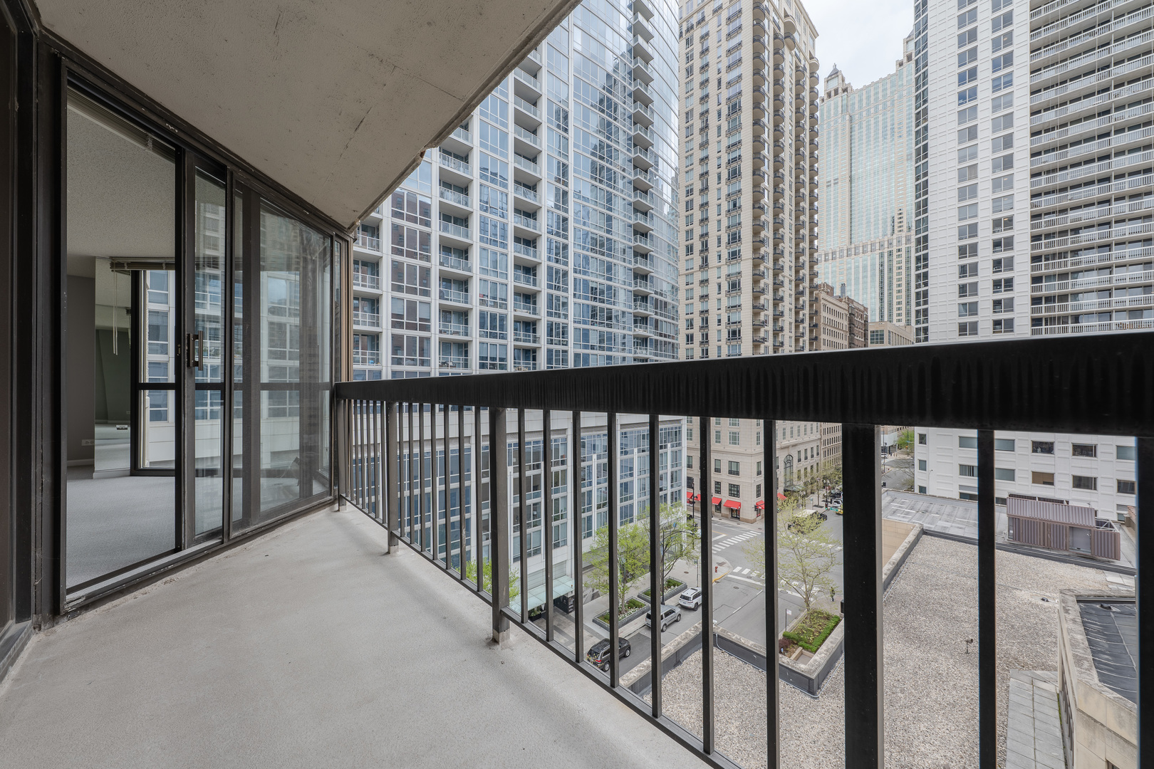 33 W Delaware Place Unit: 9B