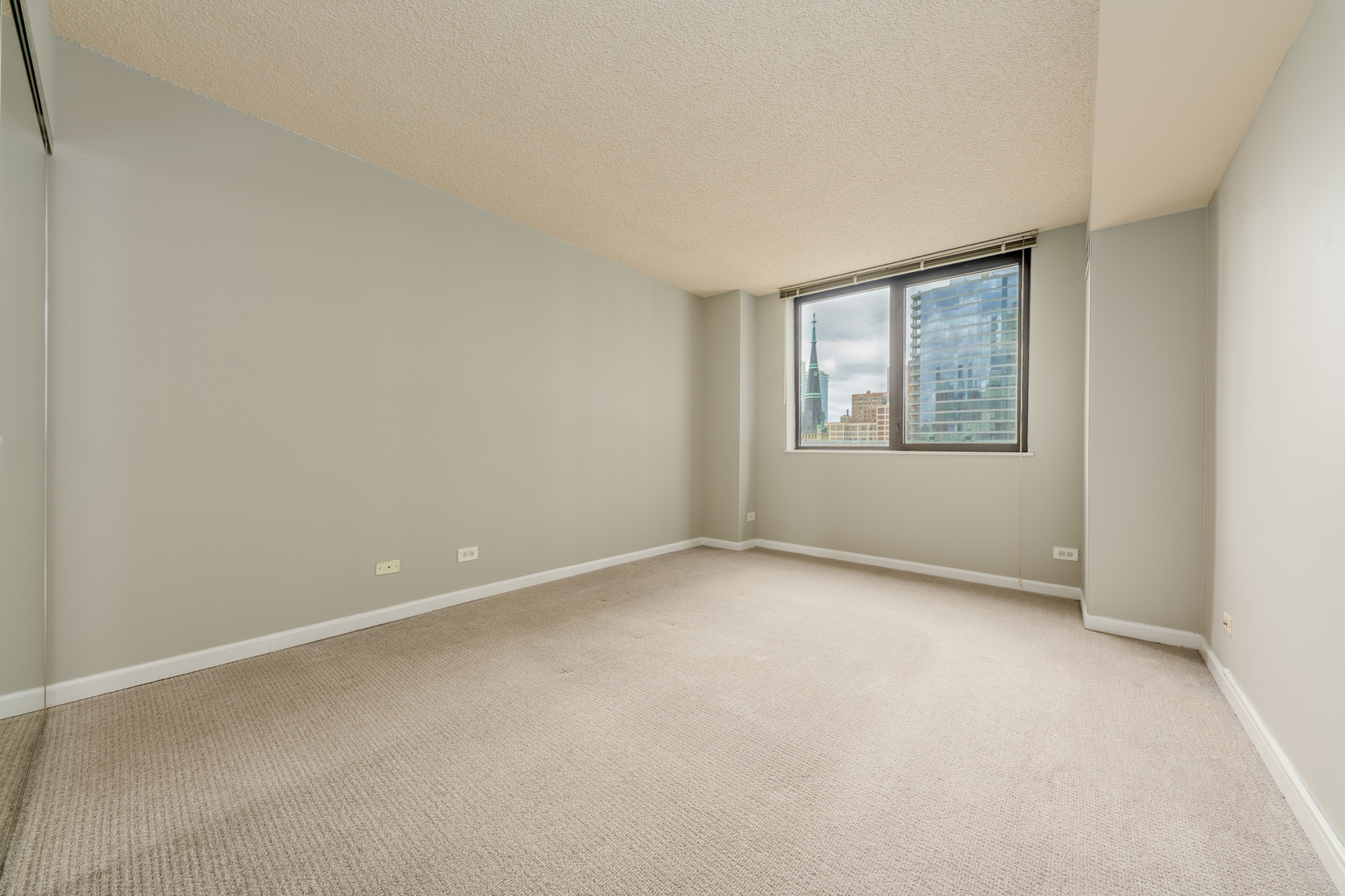 33 W Delaware Place Unit: 9B