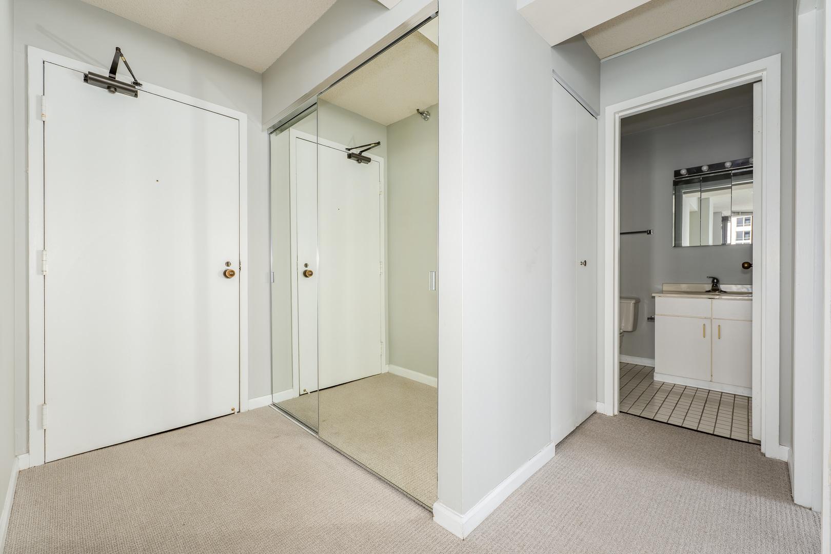 33 W Delaware Place Unit: 9B