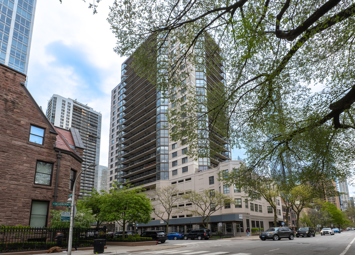 33 W Delaware Place Unit: 9B