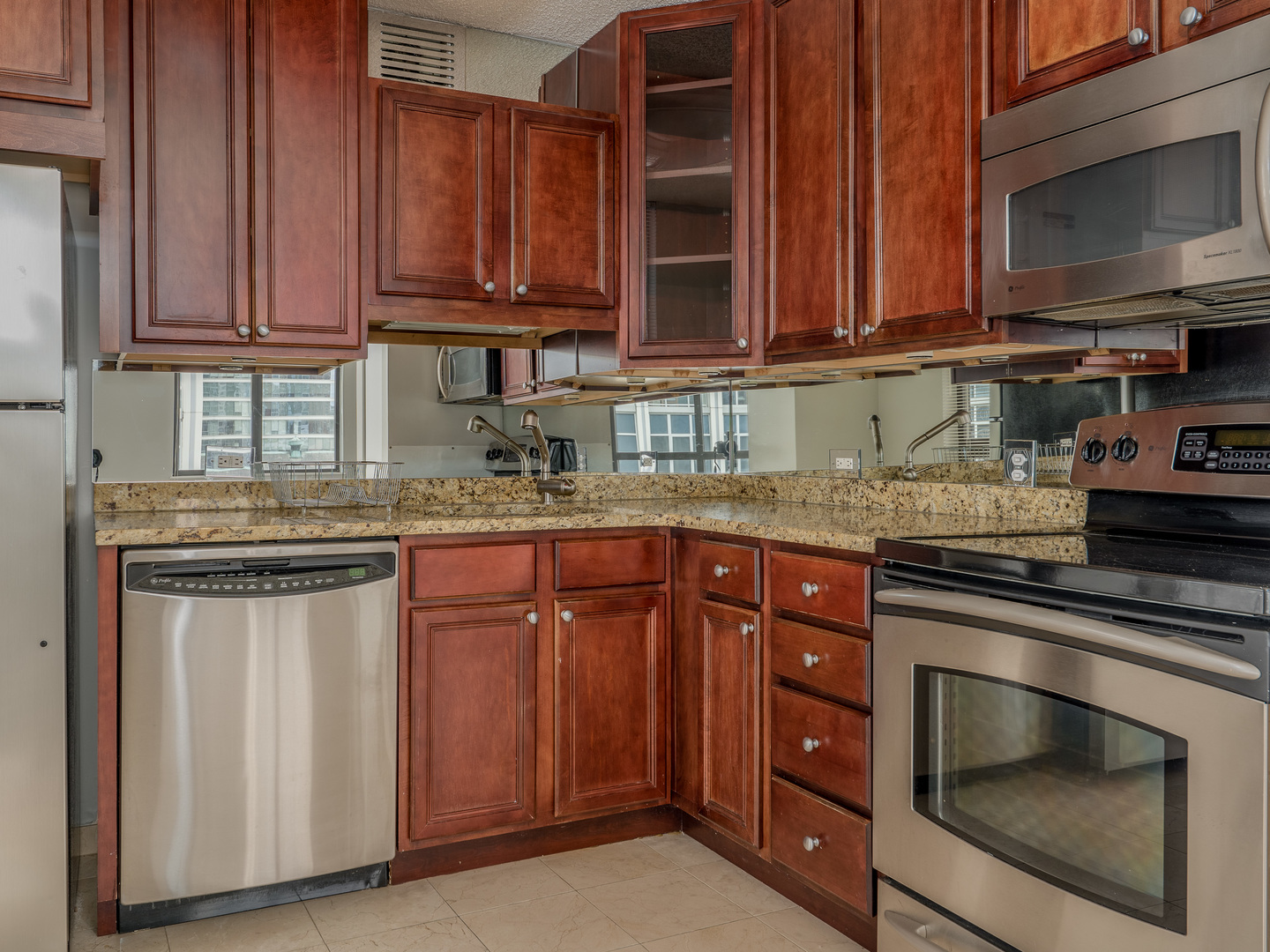 33 W Delaware Place Unit: 9B