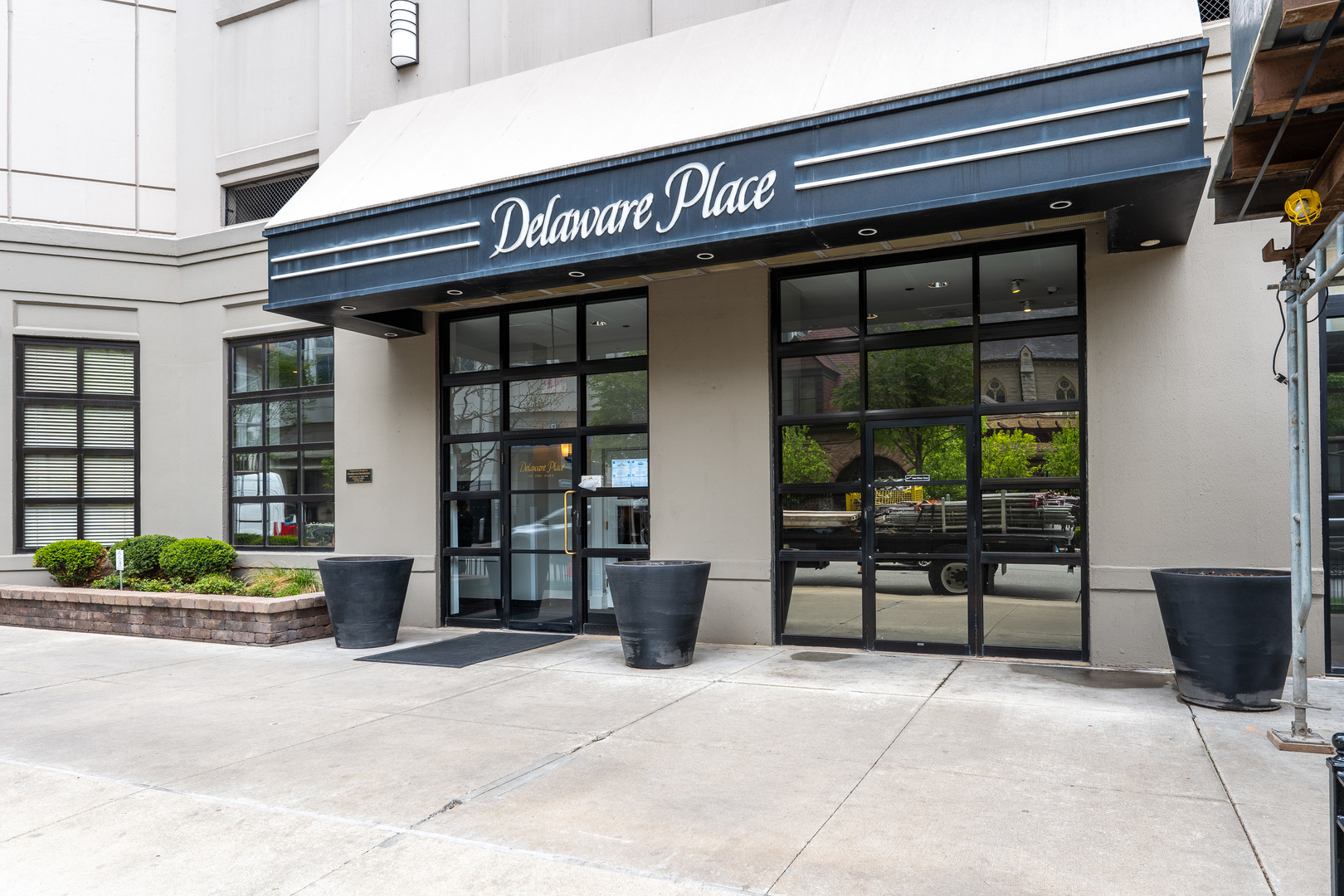 33 W Delaware Place Unit: 9B
