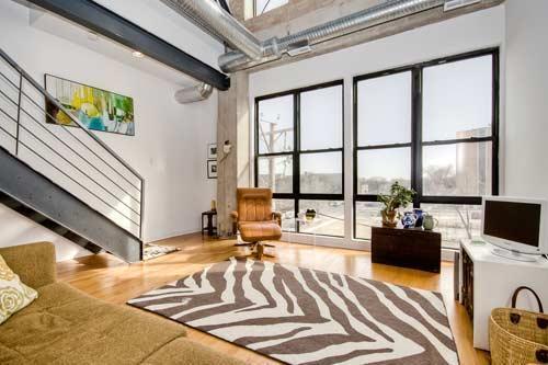 6300 S Woodlawn Street Unit: 305
