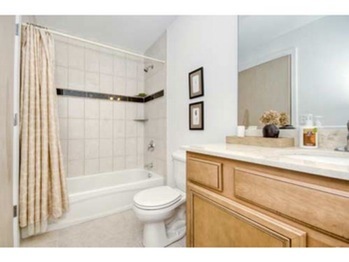 6300 S Woodlawn Street Unit: 305