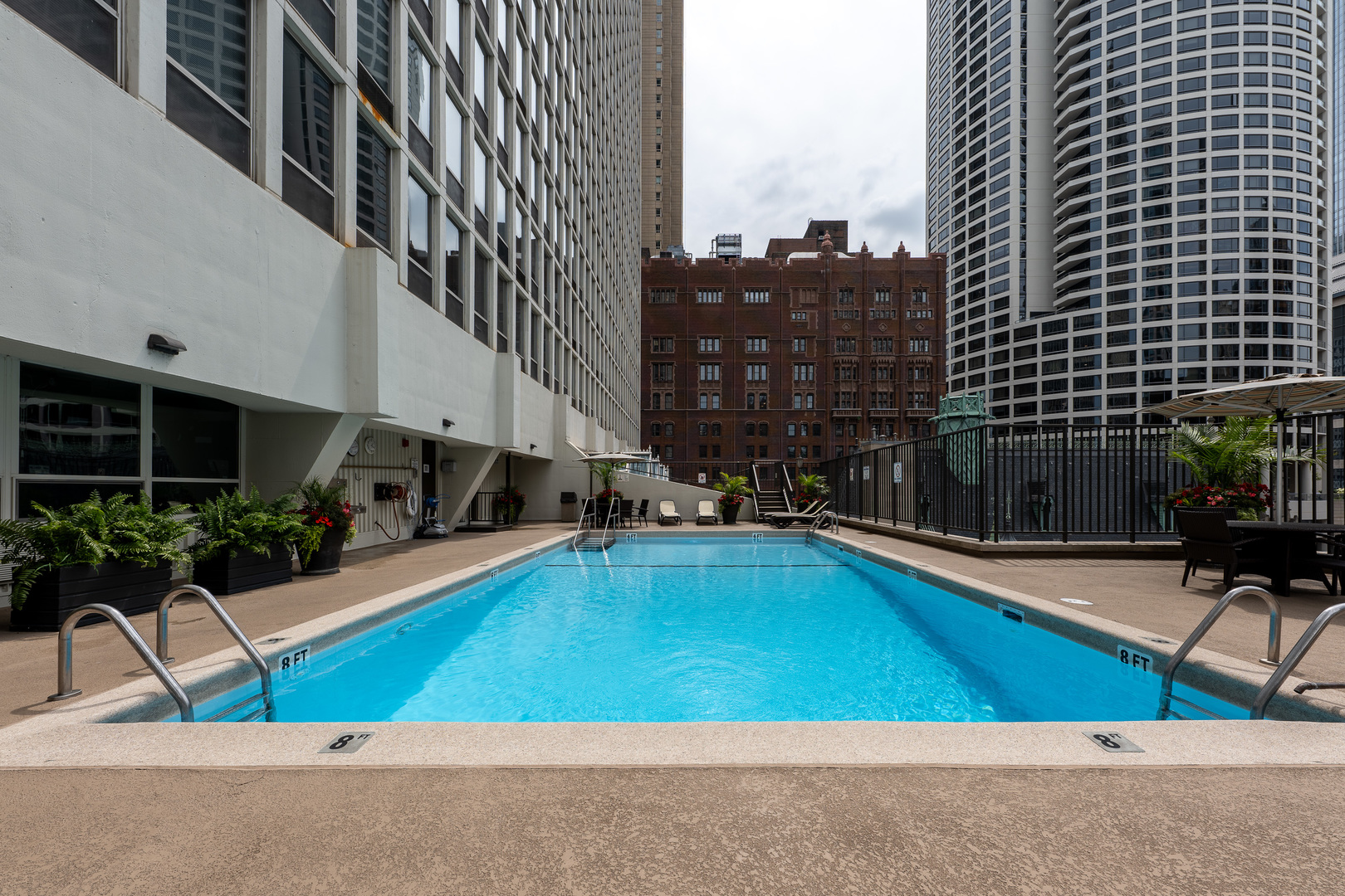 111 E Chestnut Street Unit: 57G